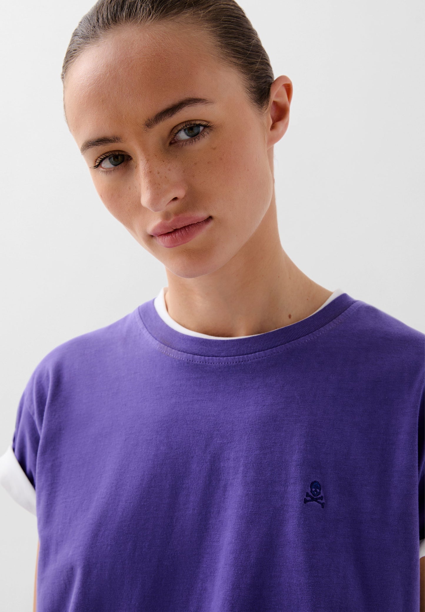 T-SHIRT WITH MATCHING EMBROIDERED SKULL