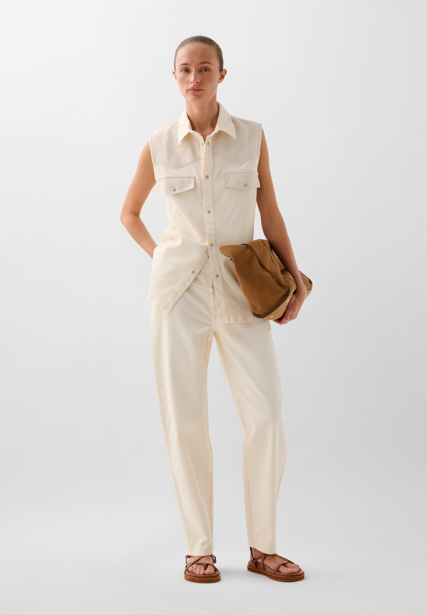 JEANS WITH CONTRAST DETAILS