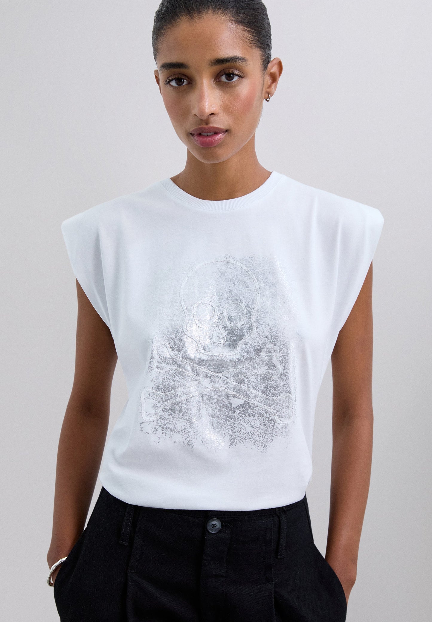 METALLIC SKULL PRINT T-SHIRT