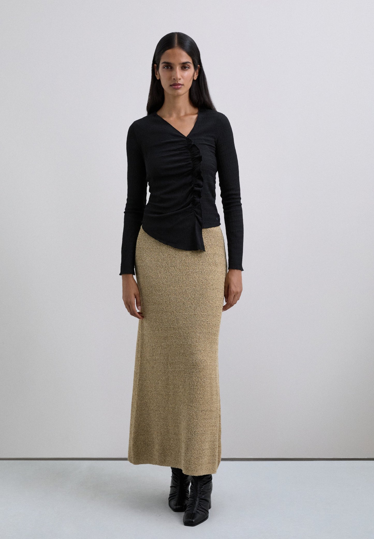 ASYMMETRIC NECKLINE TOP