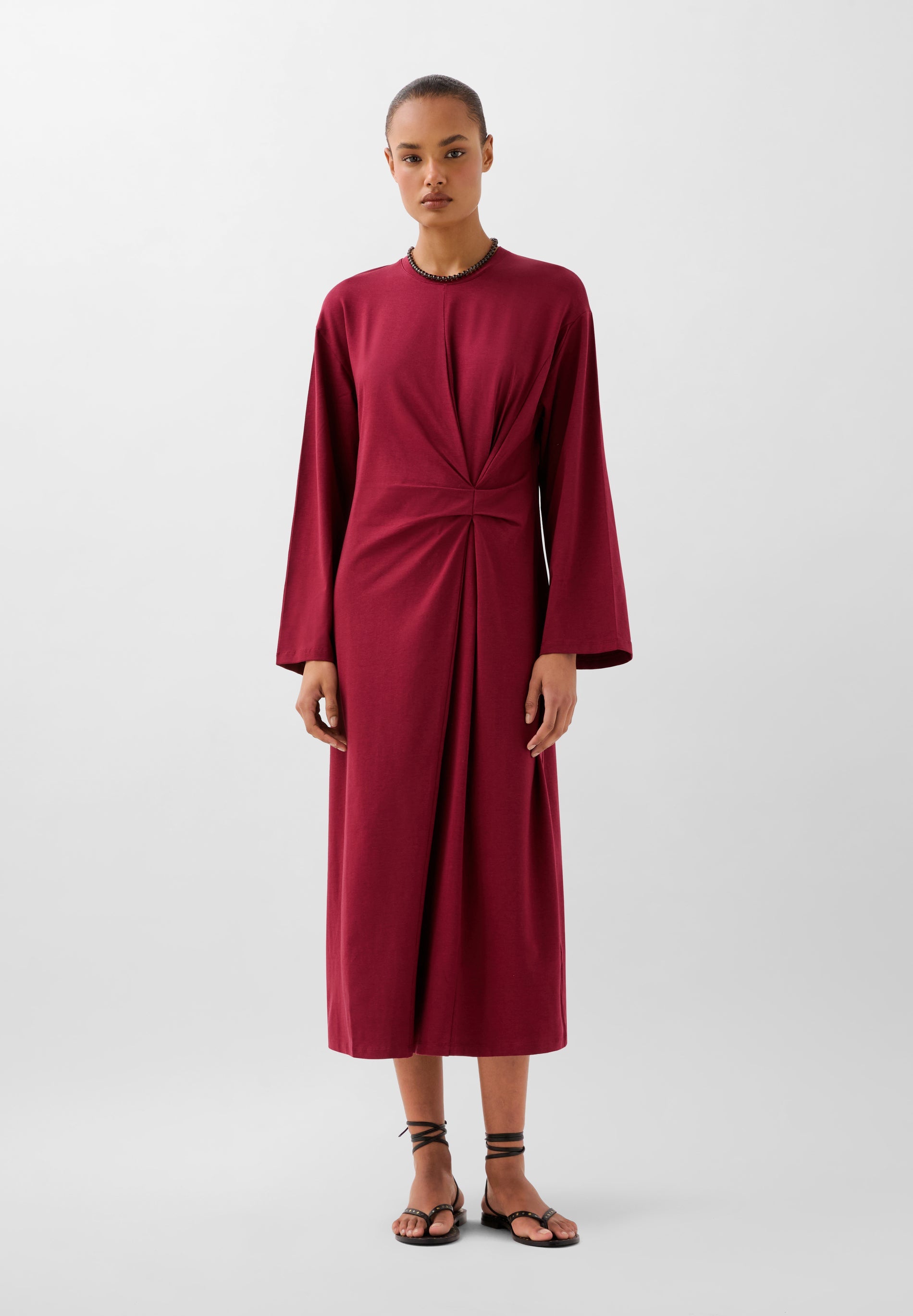 FLOWING DRESS WITH KNOT DETAIL