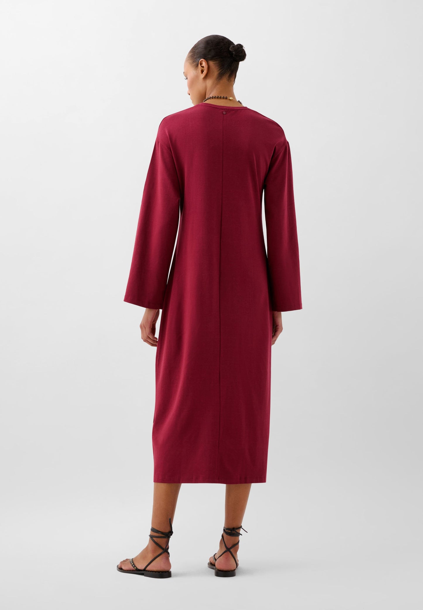 FLOWING DRESS WITH KNOT DETAIL