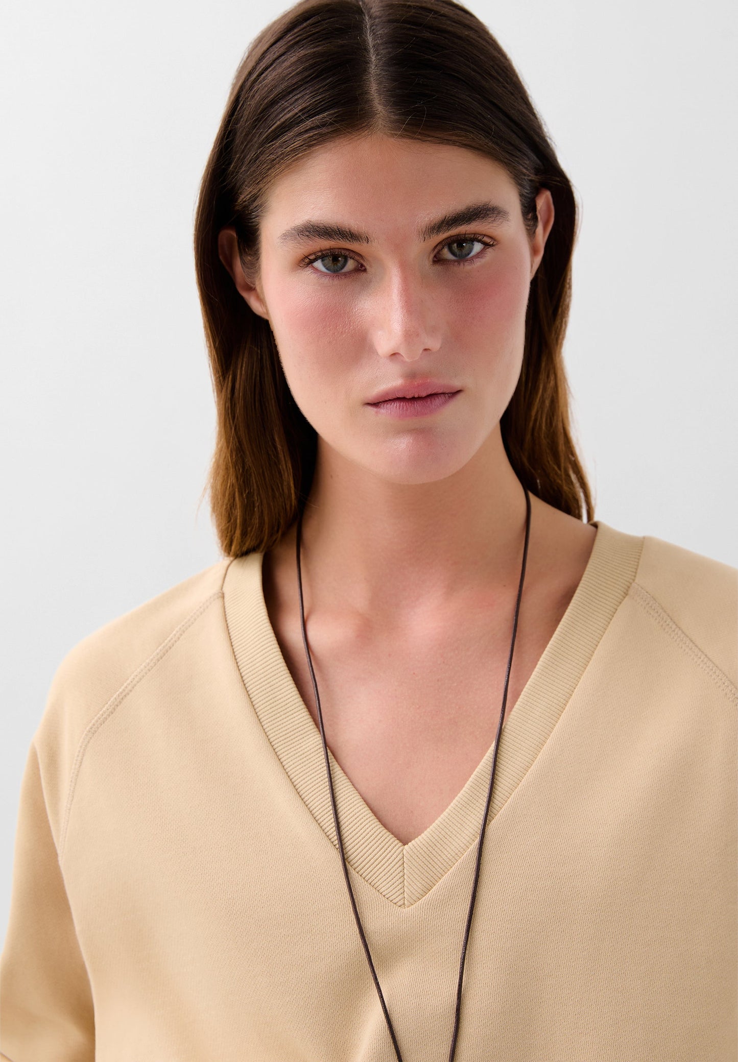 BASIC V-NECK SWEATSHIRT