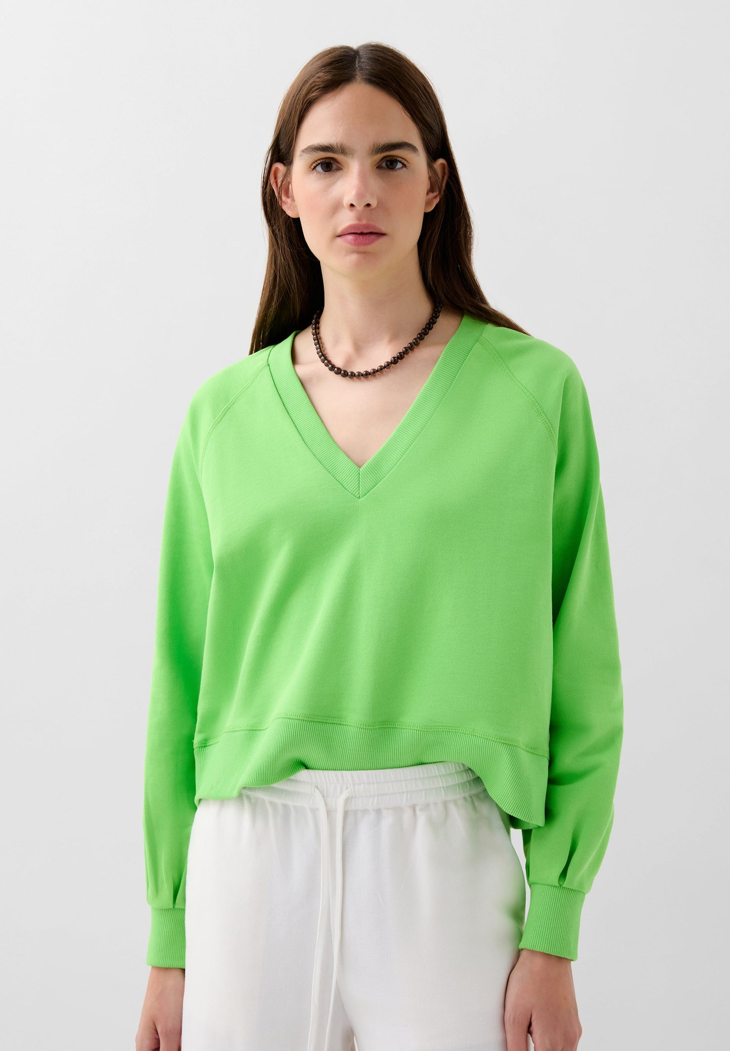 BASIC V-NECK SWEATSHIRT
