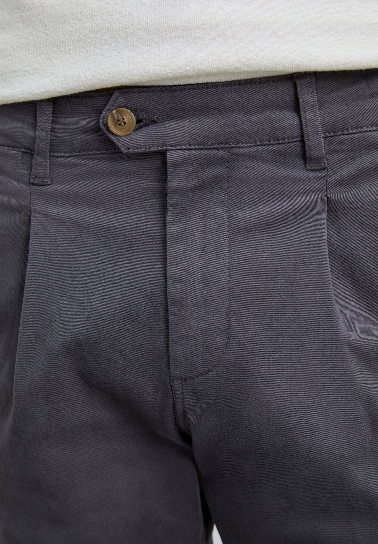 CHINO TROUSERS WITH DARTS