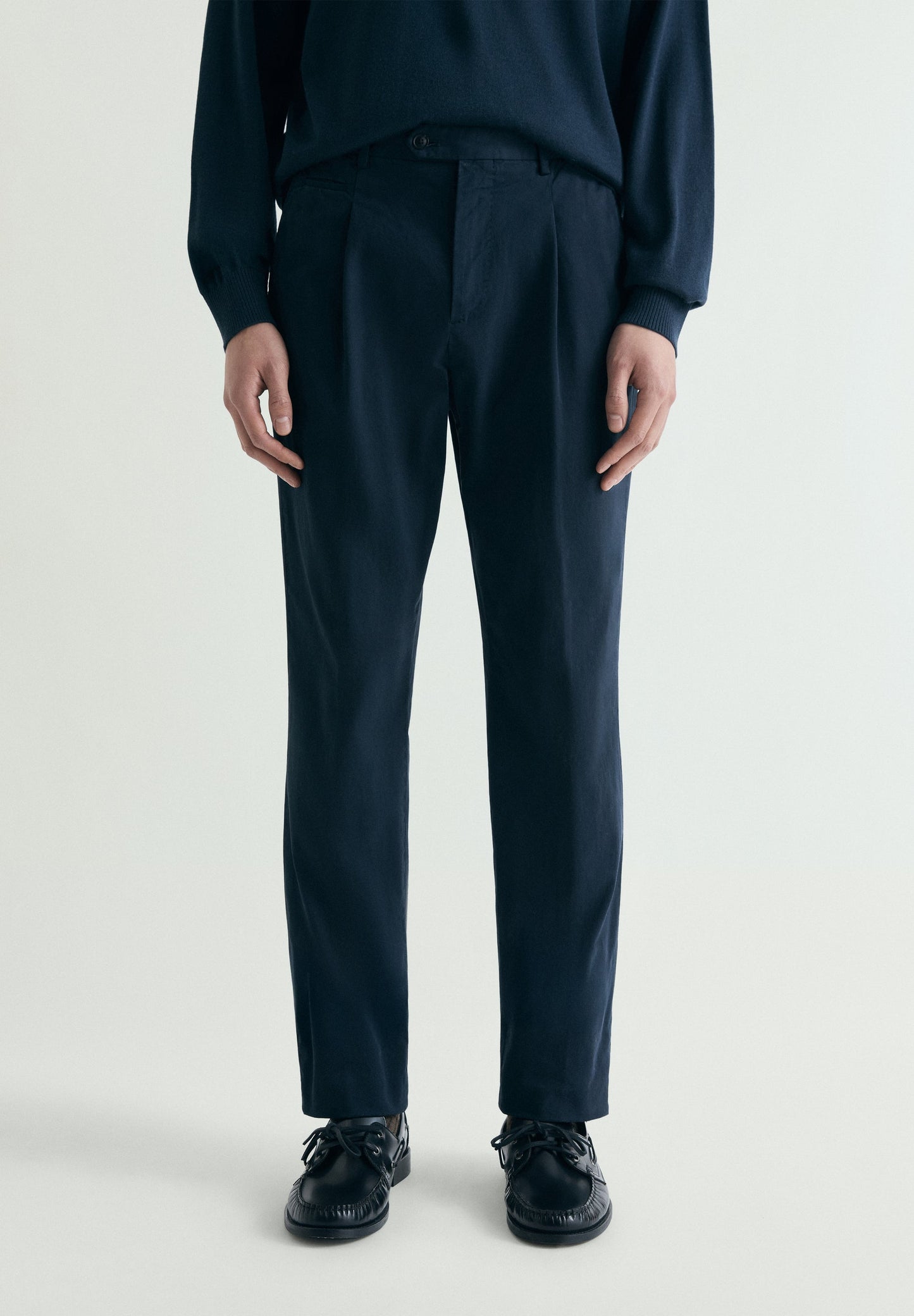 CHINO TROUSERS WITH DARTS