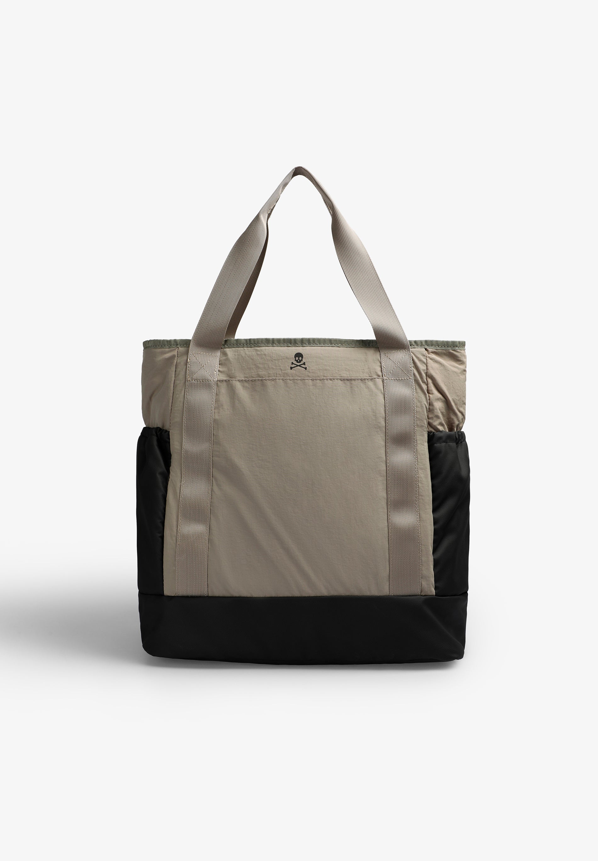 BAG WITH ADJUSTABLE CONTRAST STRAPS