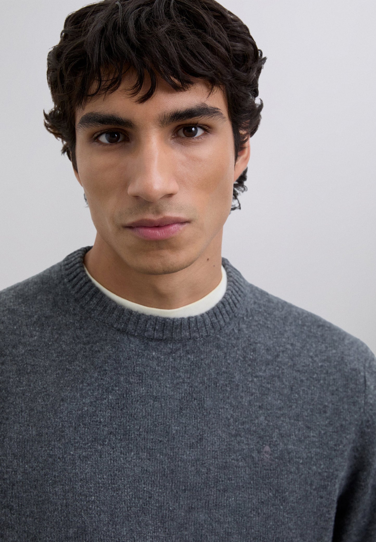 WOOL BLEND ROUND NECK SWEATER