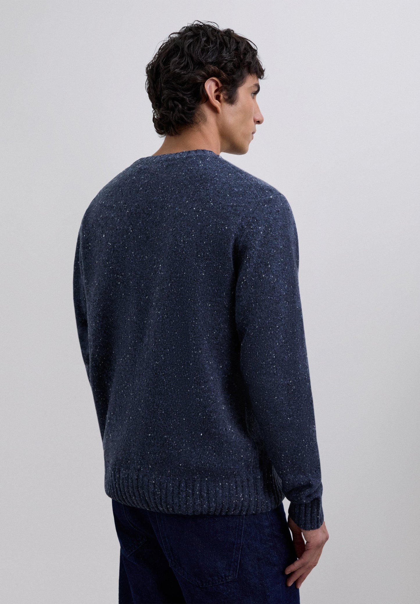 ROUND NECK WOOL SWEATER