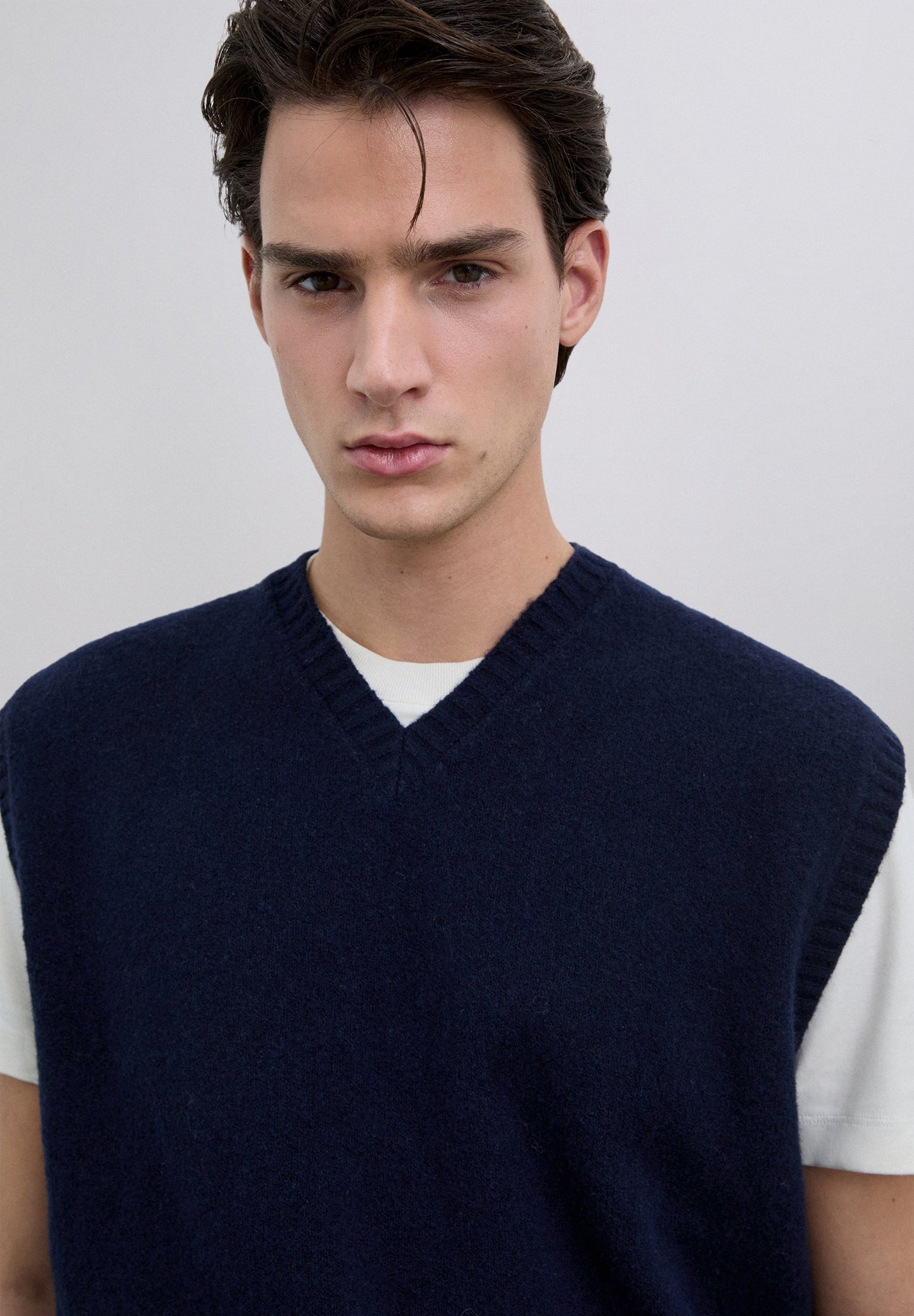 V-NECK WOOL VEST