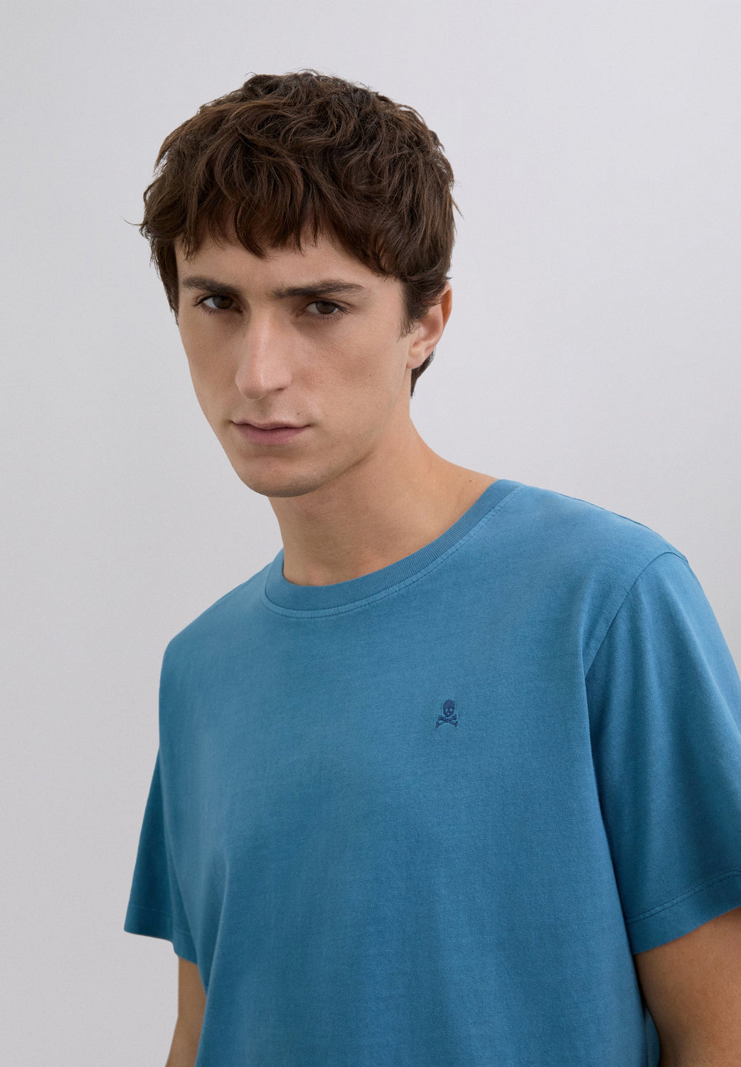 CAMISETA CALAVERA BORDADA TONO - Scalpers