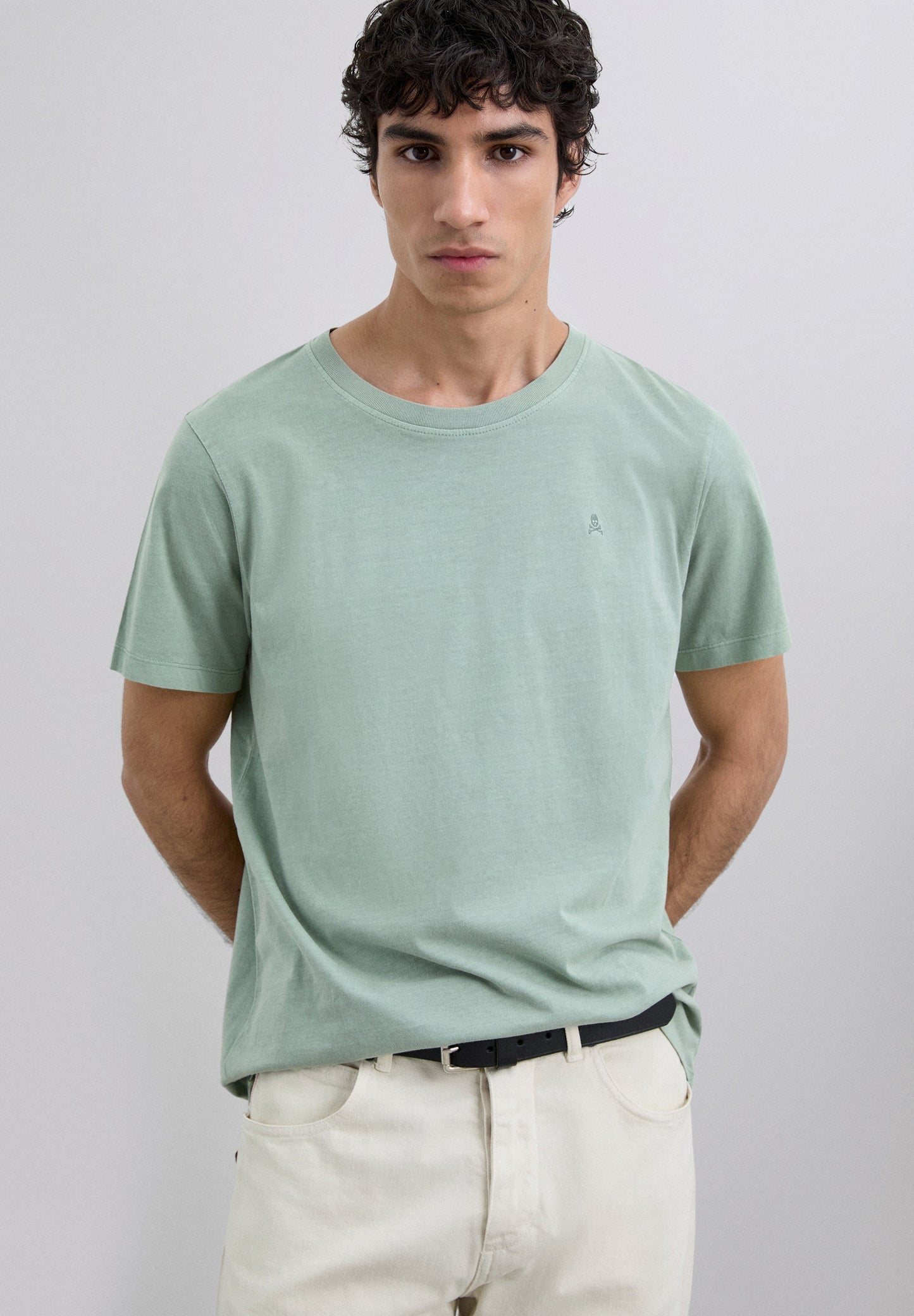 CAMISETA CALAVERA BORDADA TONO - Scalpers