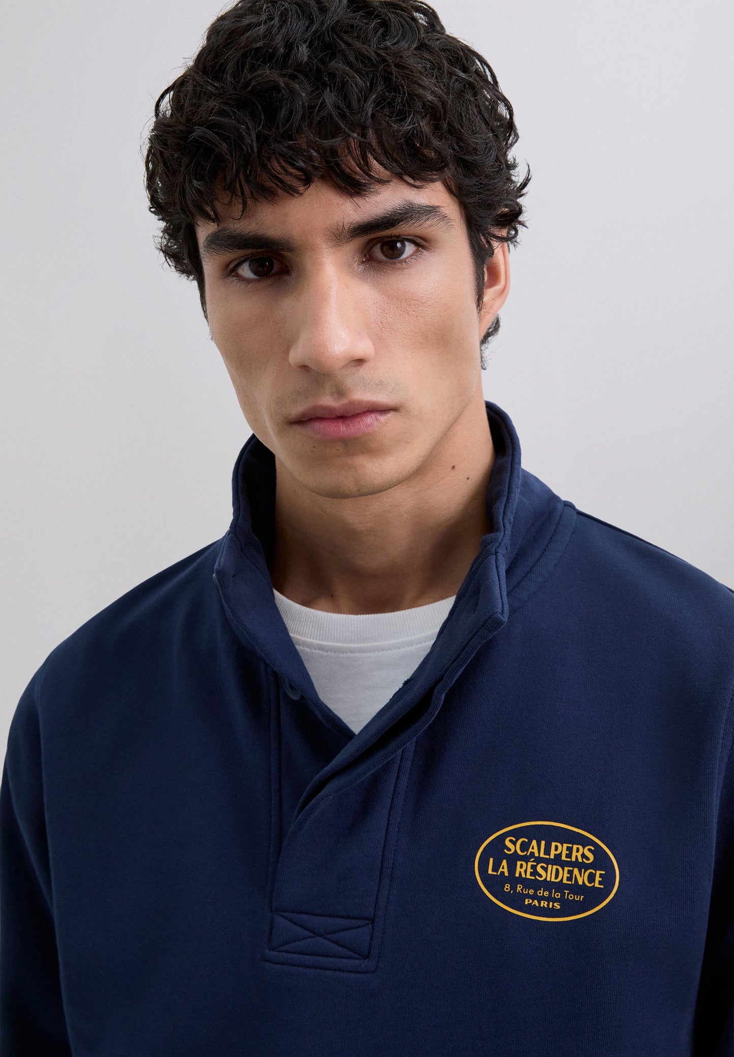 HIGH COLLAR LOGO SWEATSHIRT