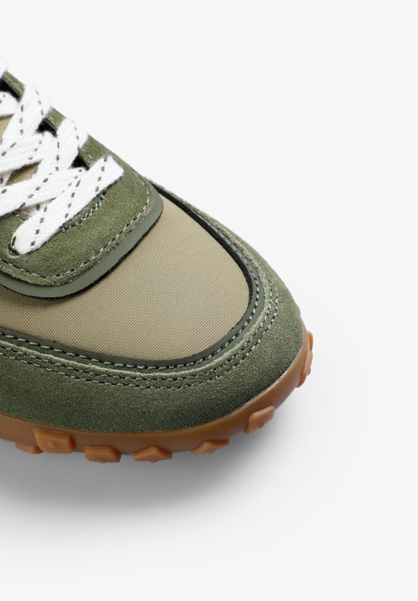 RETRO SNEAKERS WITH CONTRAST DETAILS