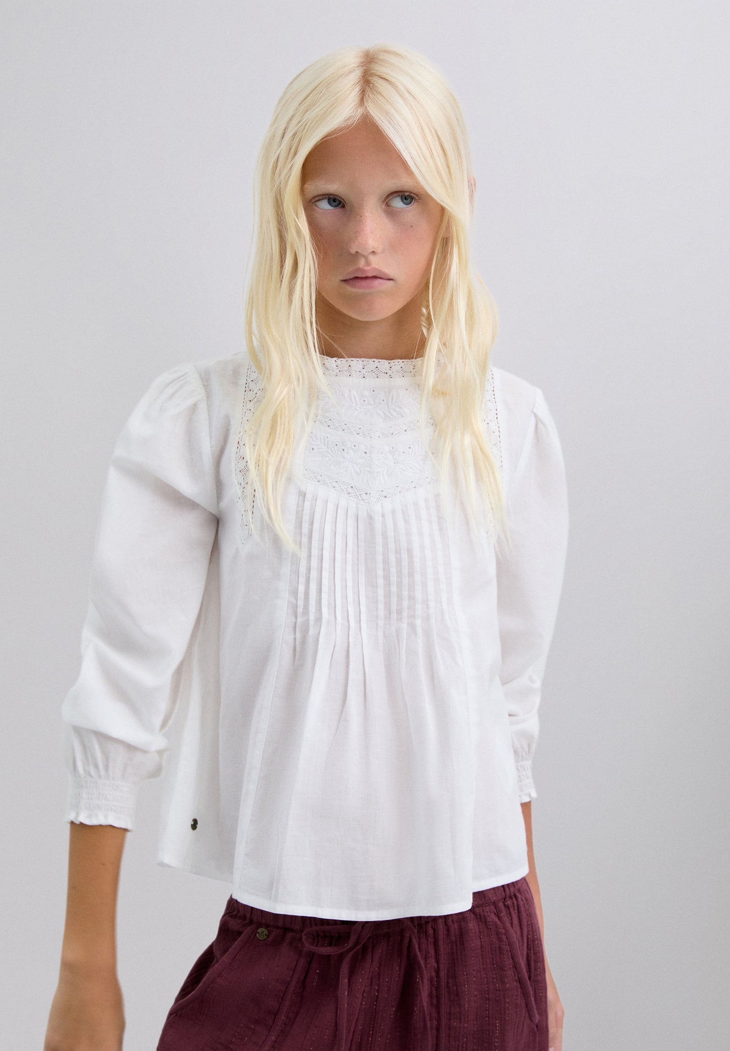 BLOUSE WITH LACE MOTIVES