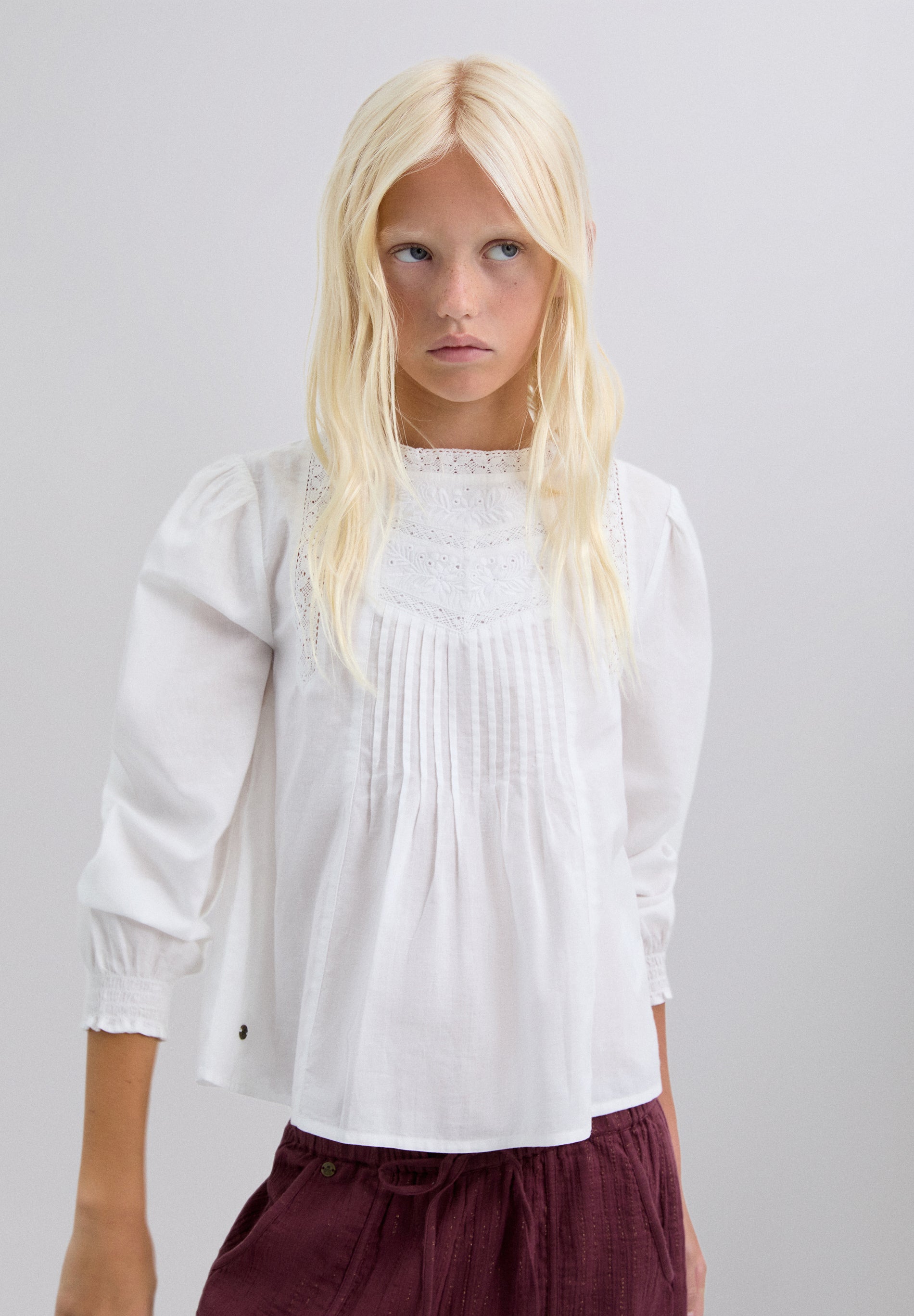BLOUSE WITH LACE MOTIVES