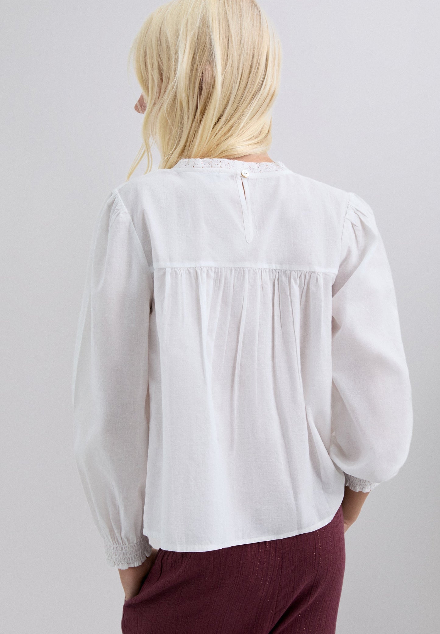 BLOUSE WITH LACE MOTIVES