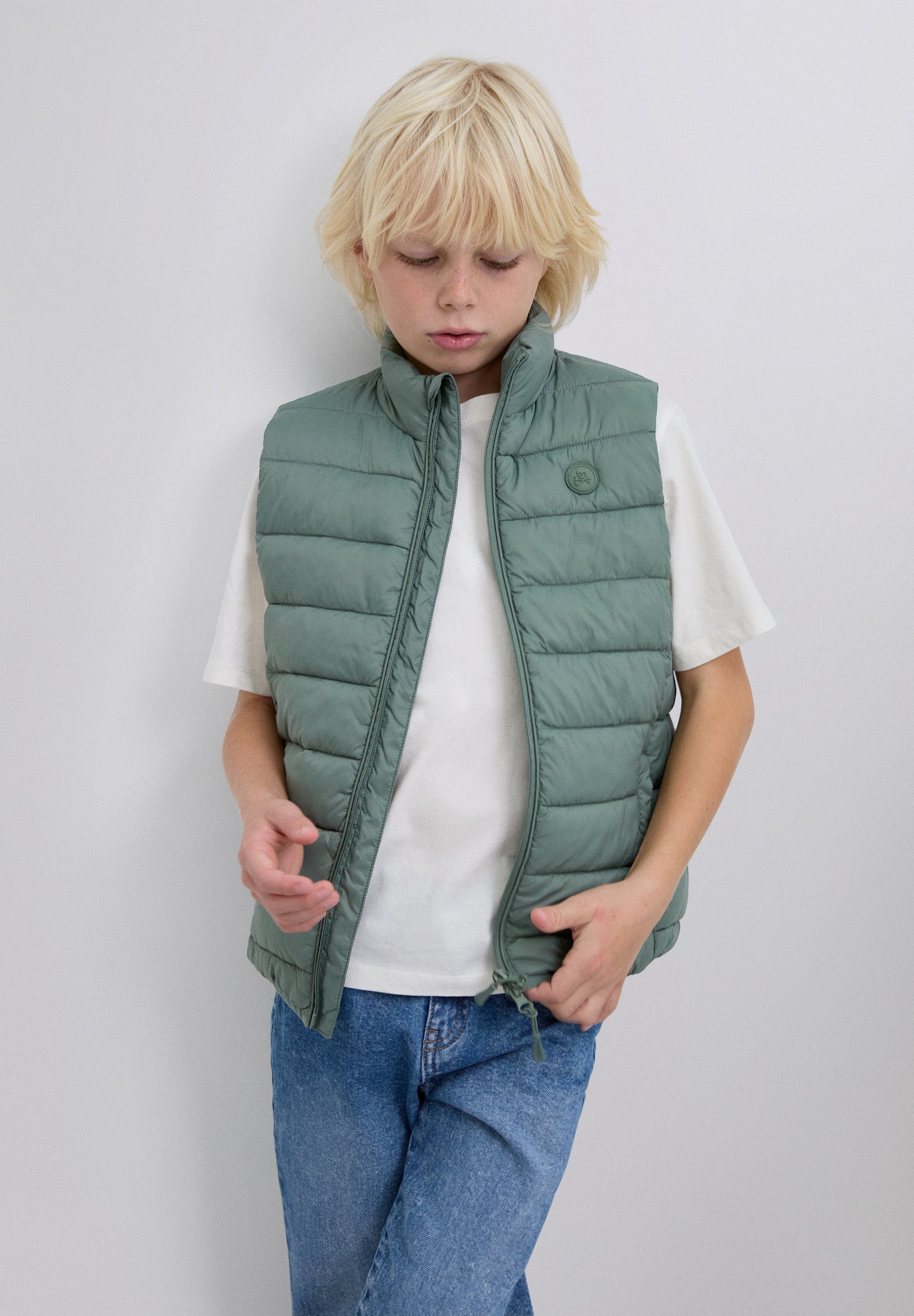PUFFER VEST WITH SKULL