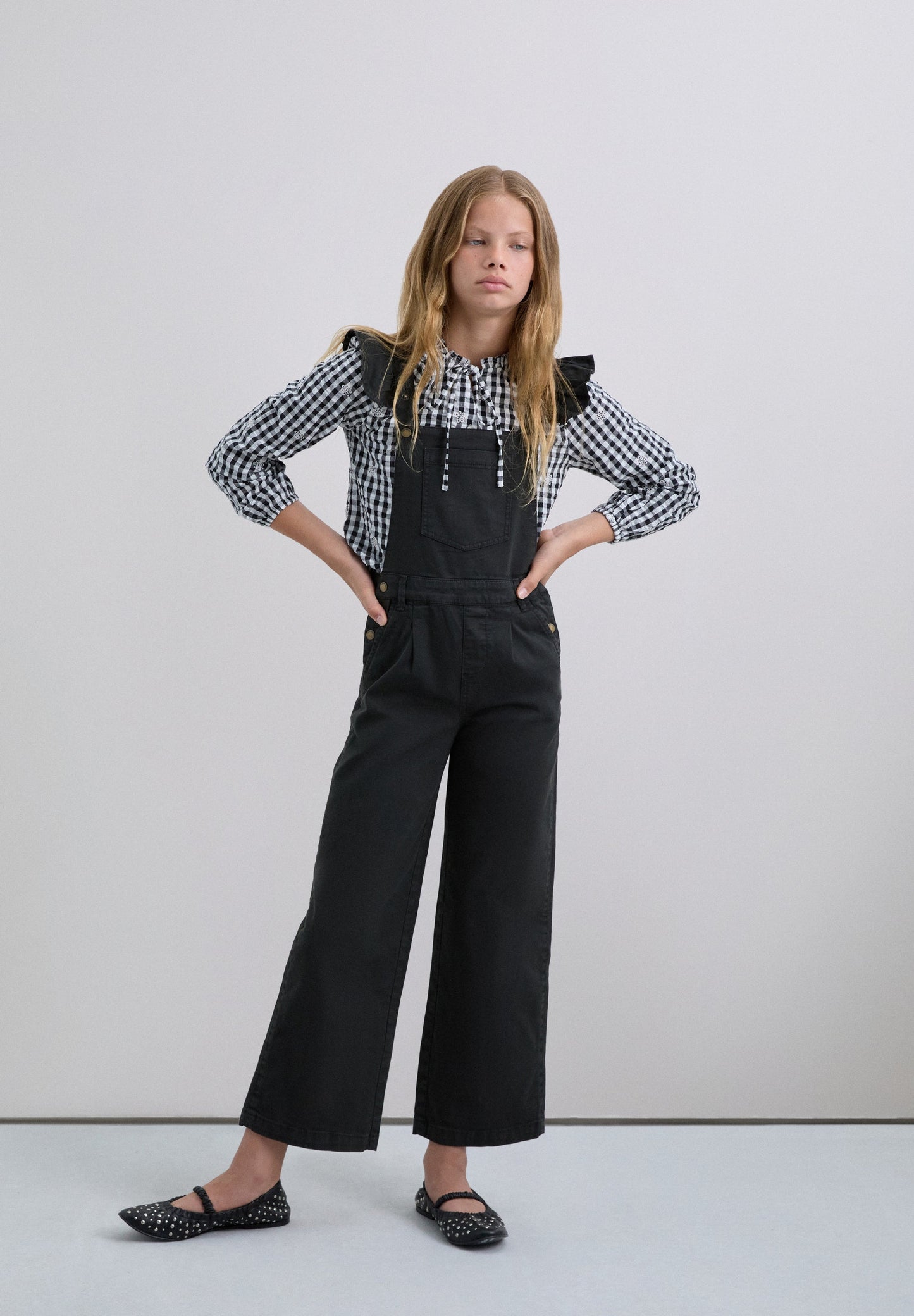 DUNGAREES WITH RUFFLES