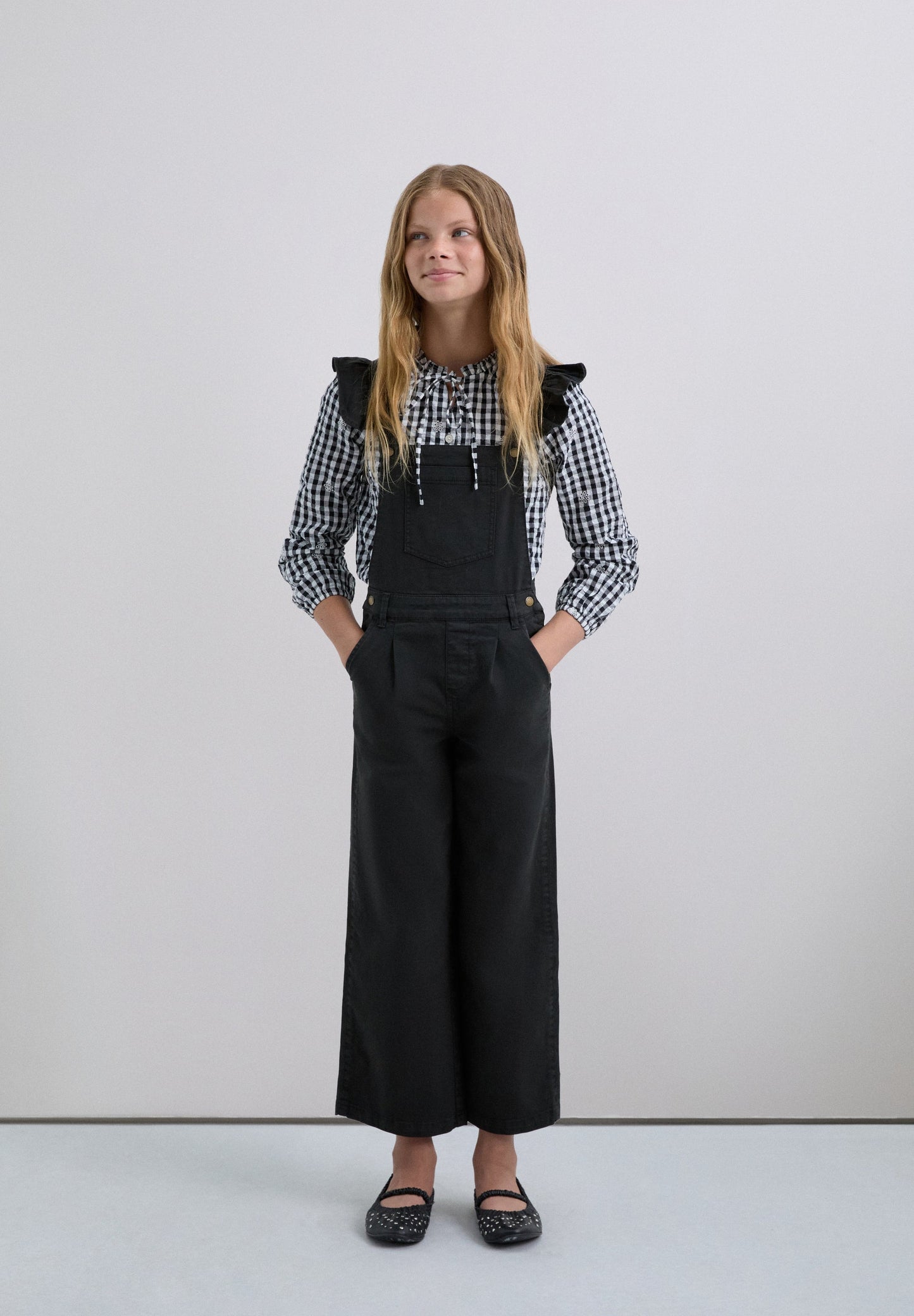 DUNGAREES WITH RUFFLES