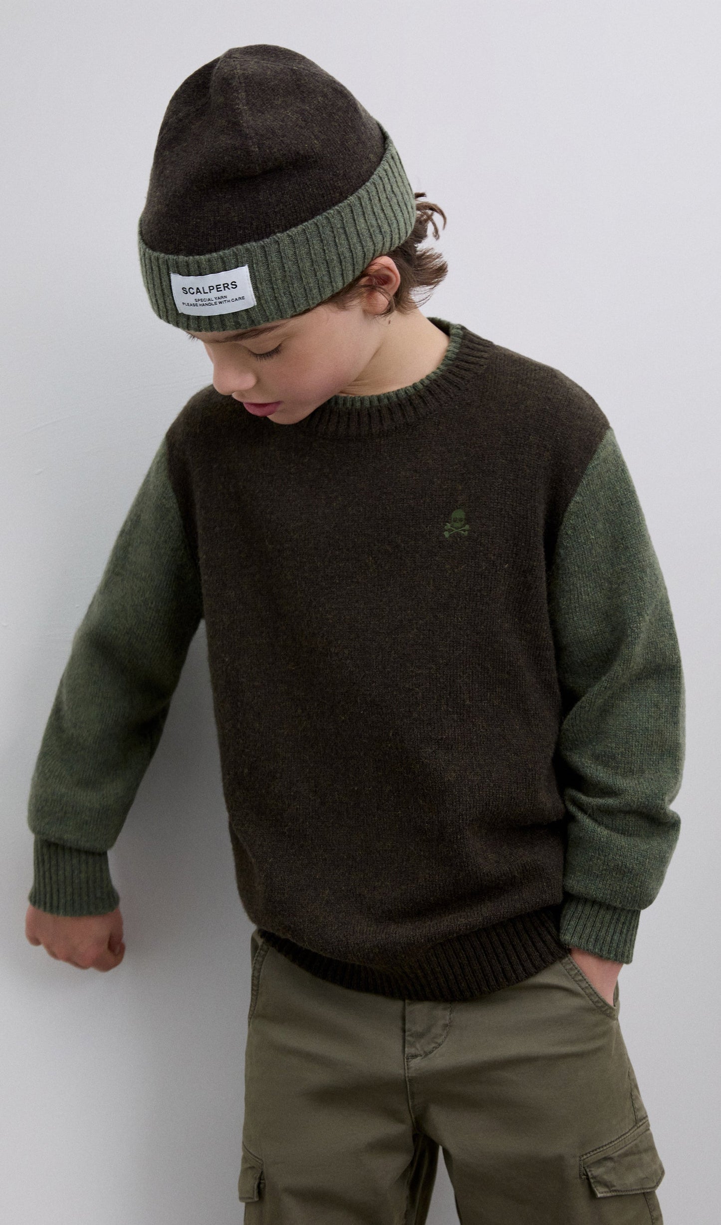 CONTRAST KNIT SWEATER