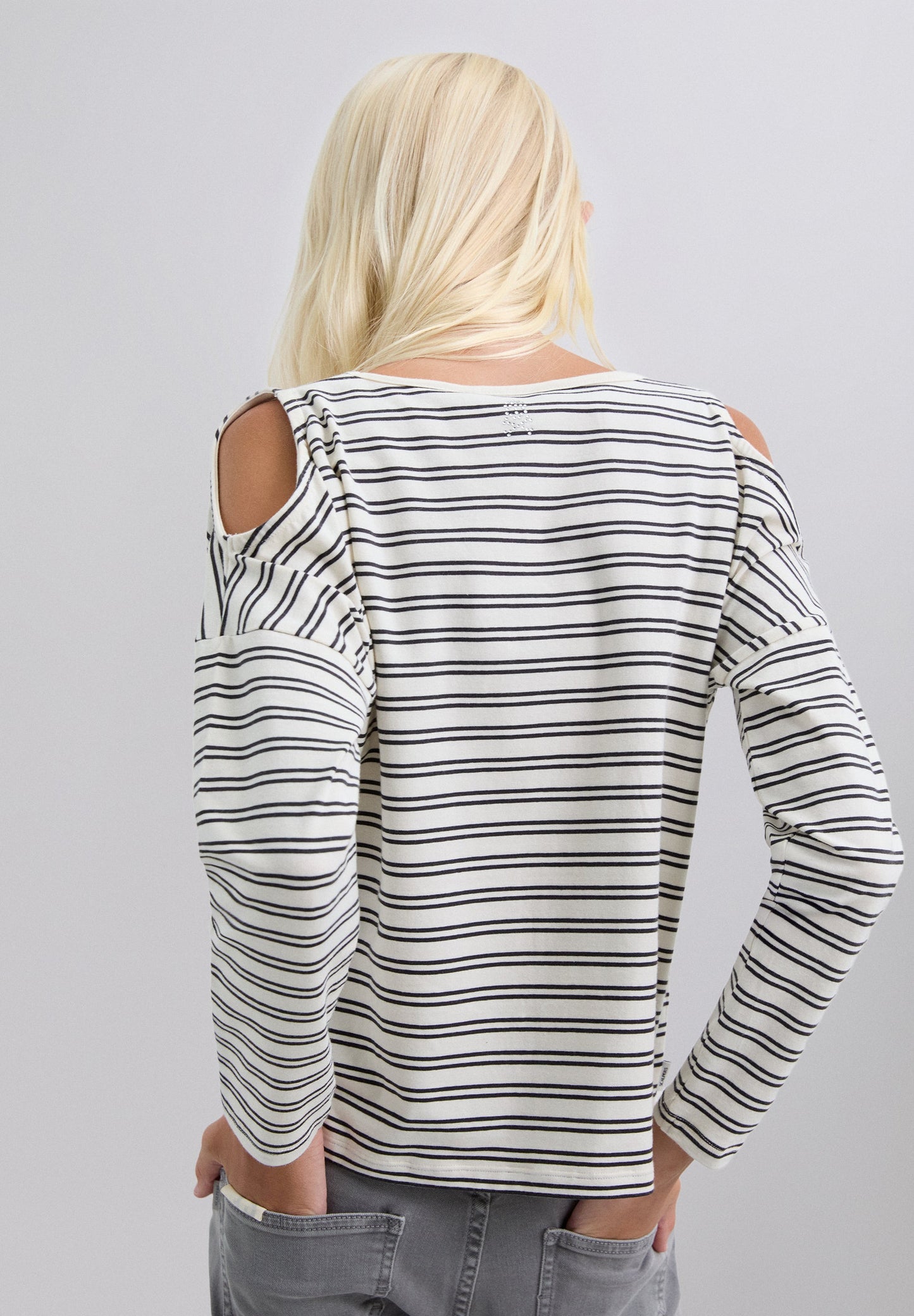 SKULL AND STRIPES T-SHIRT