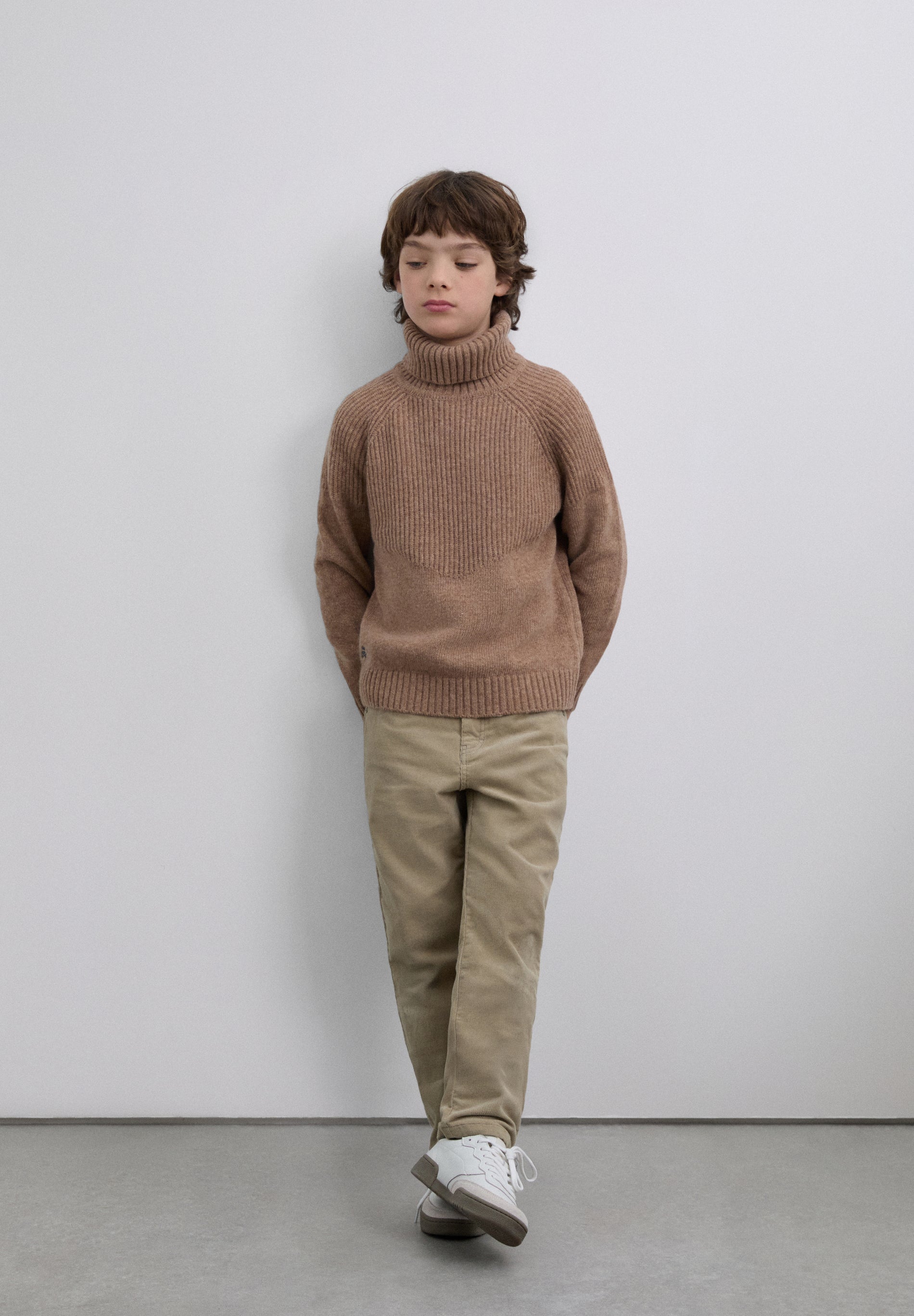 HIGH ROUND NECK RIBBED SWEATER