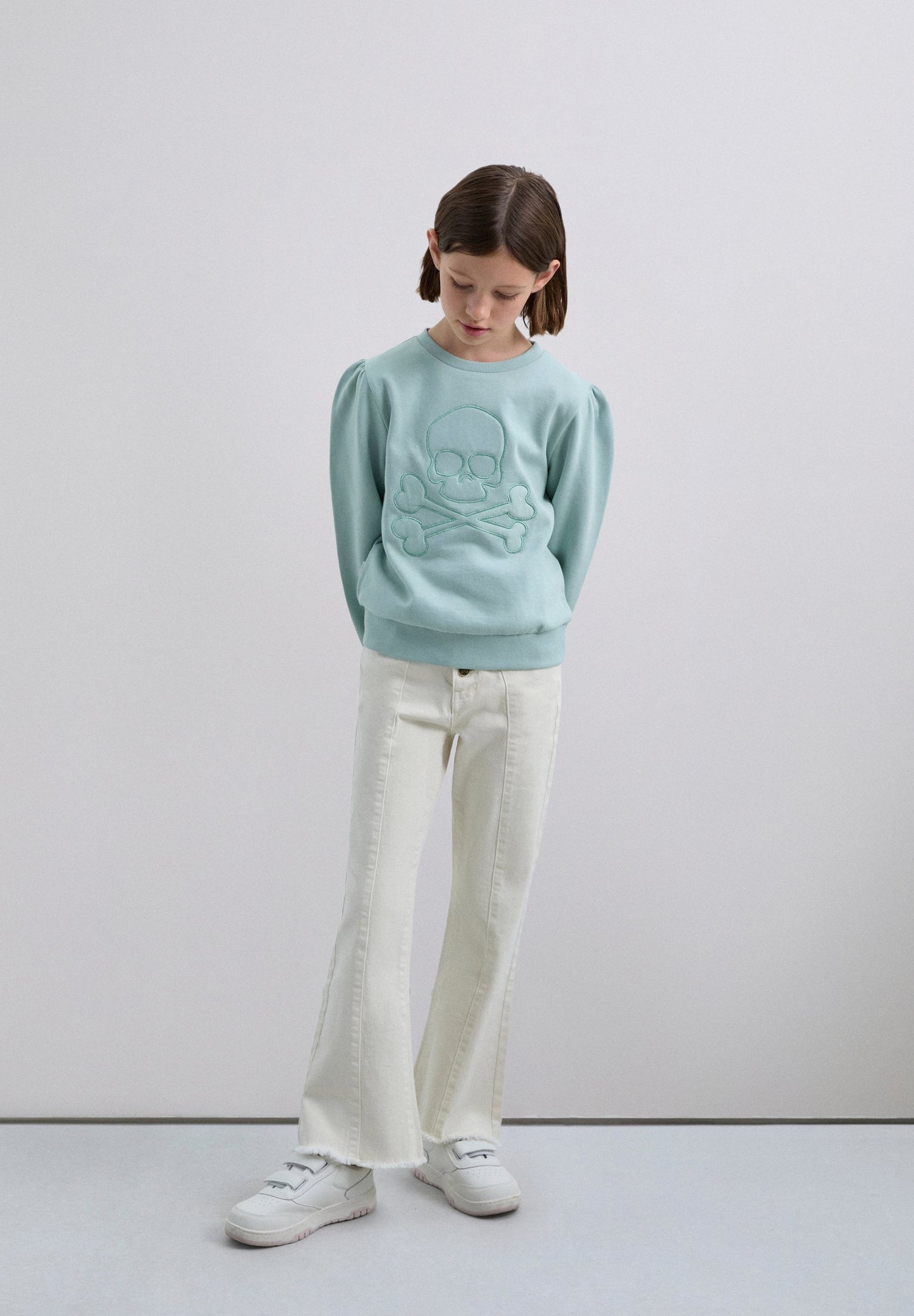 SWEATSHIRT WITH EMBROIDERED SKULL