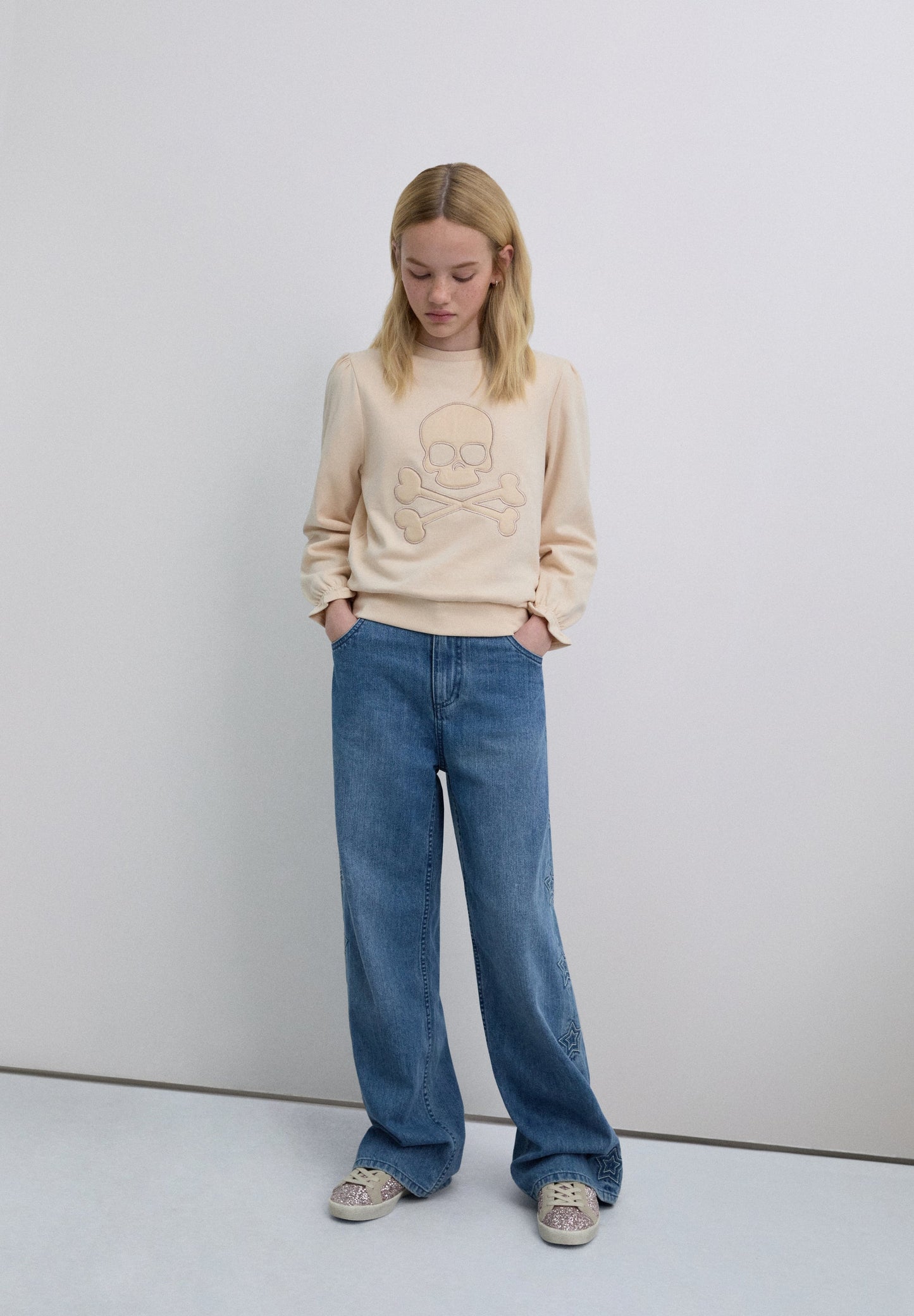 SWEATSHIRT WITH EMBROIDERED SKULL