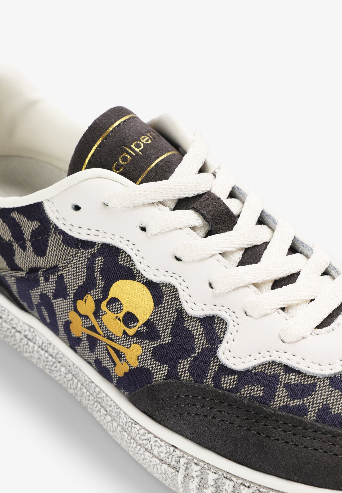 SNEAKERS WITH ANIMAL PRINT SKULL