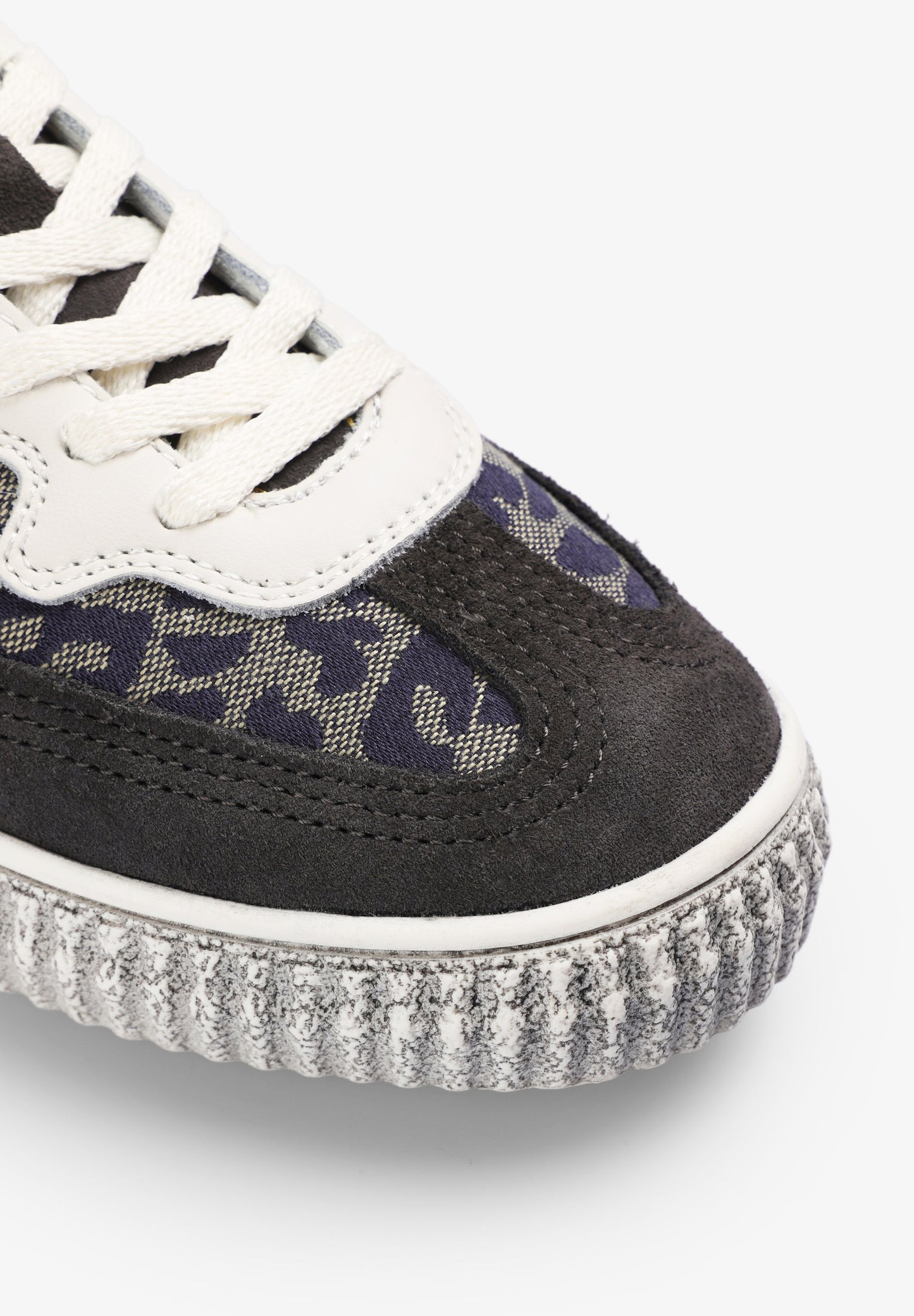 SNEAKERS WITH ANIMAL PRINT SKULL