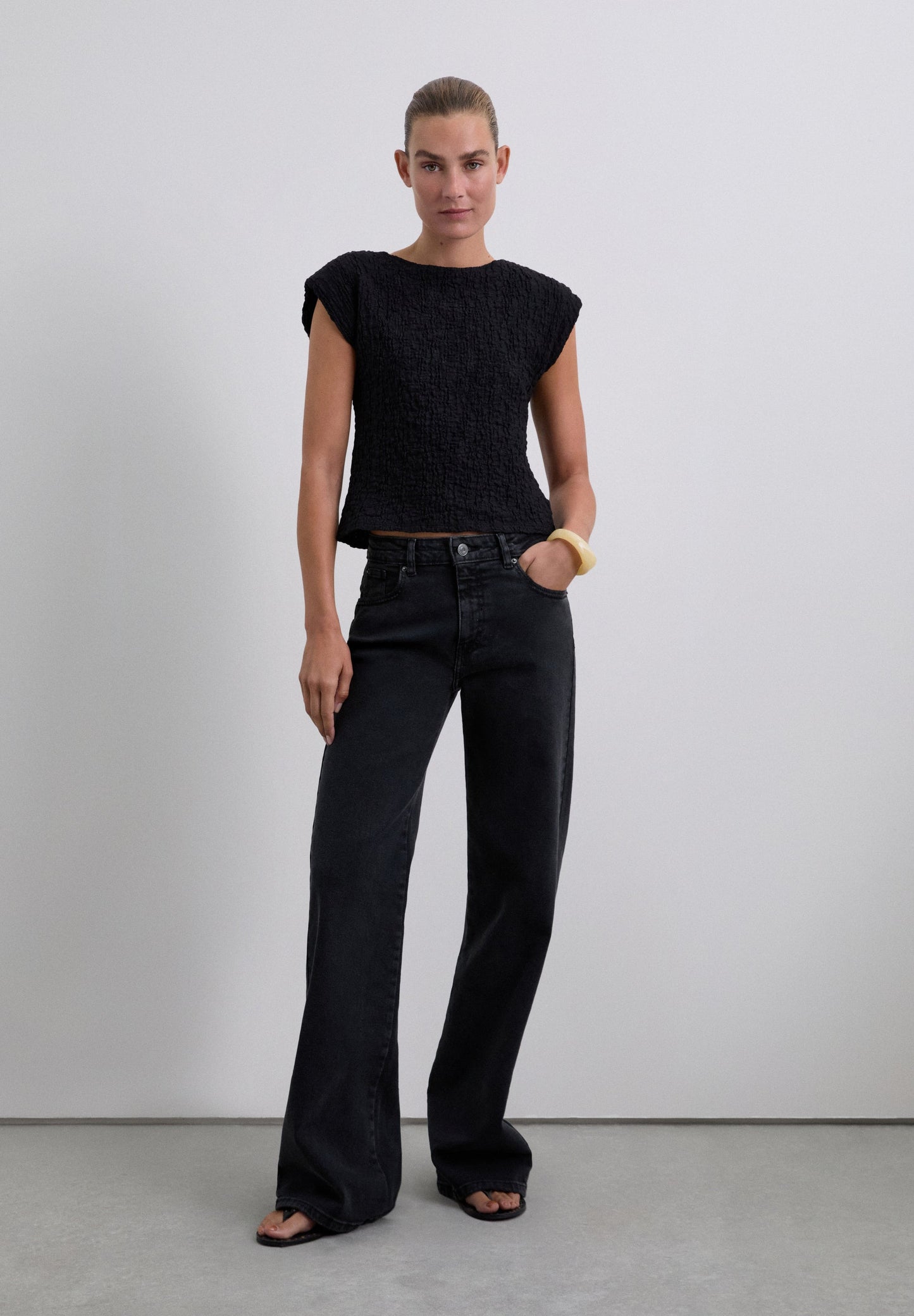 TEXTURED T-SHIRT