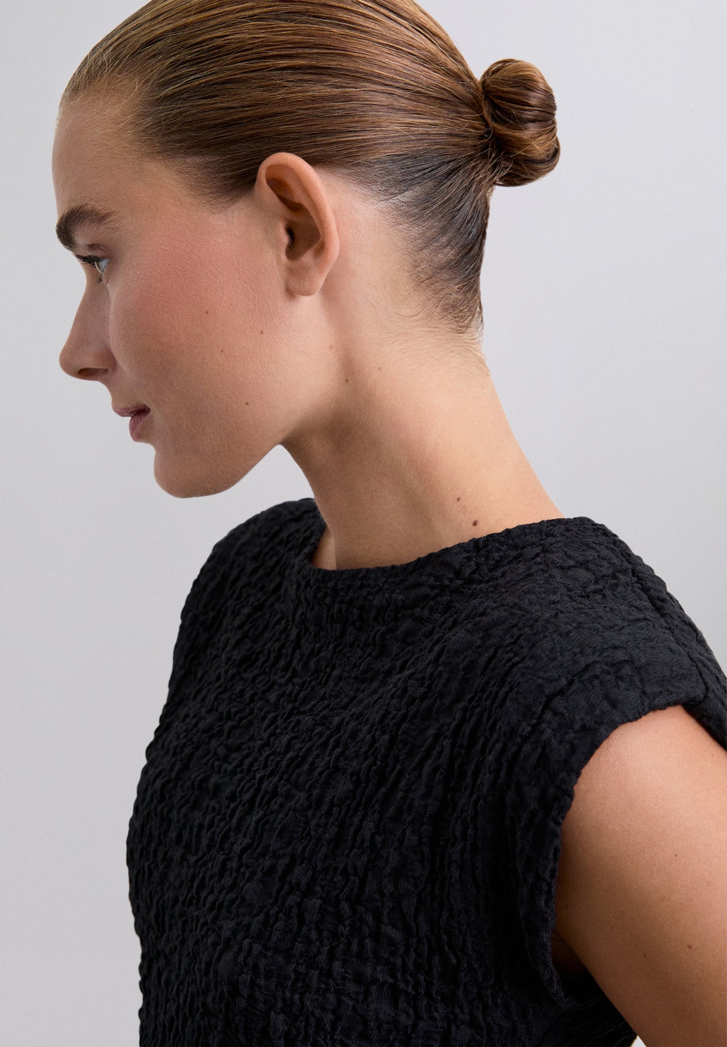 TEXTURED T-SHIRT