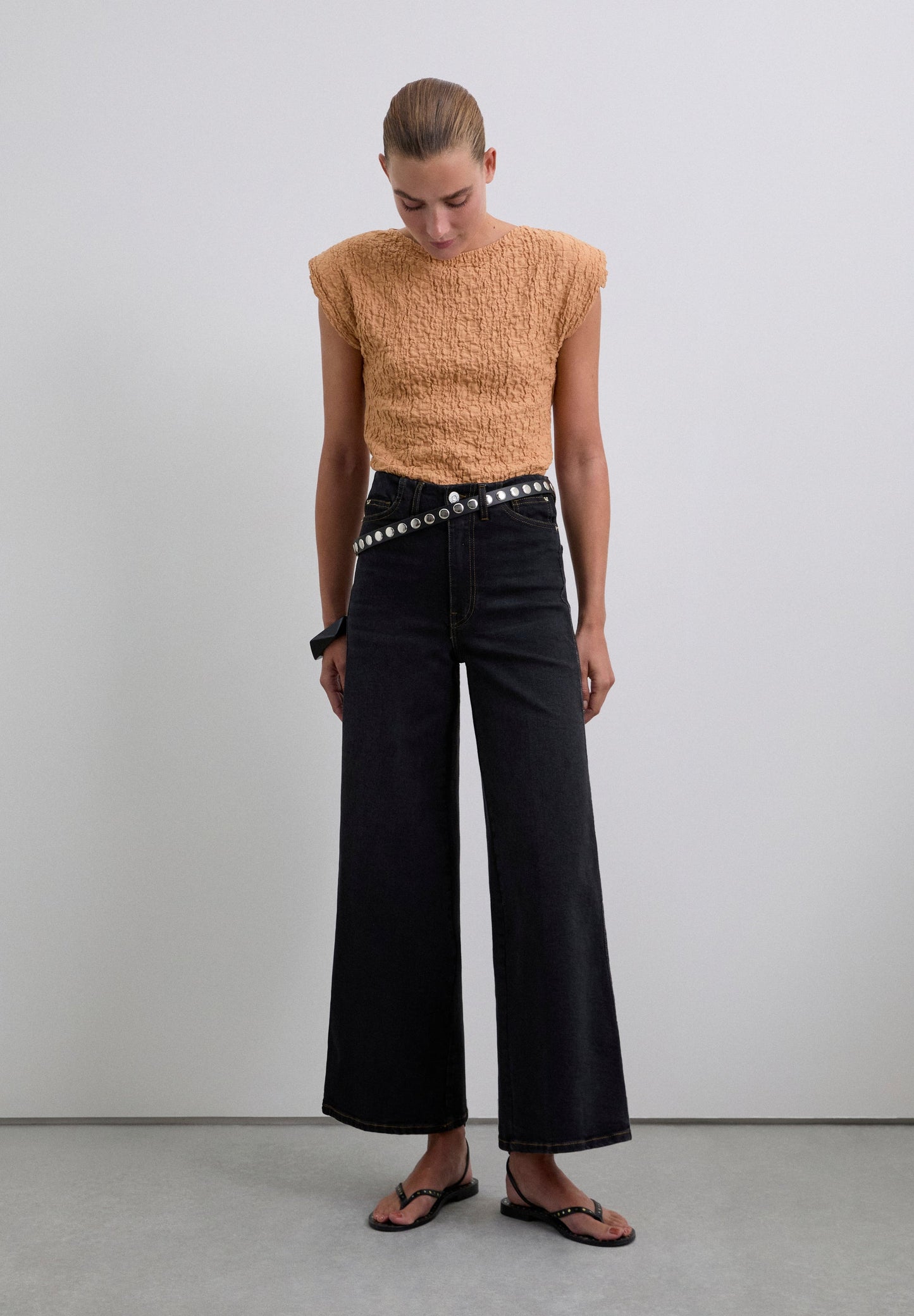 TEXTURED T-SHIRT
