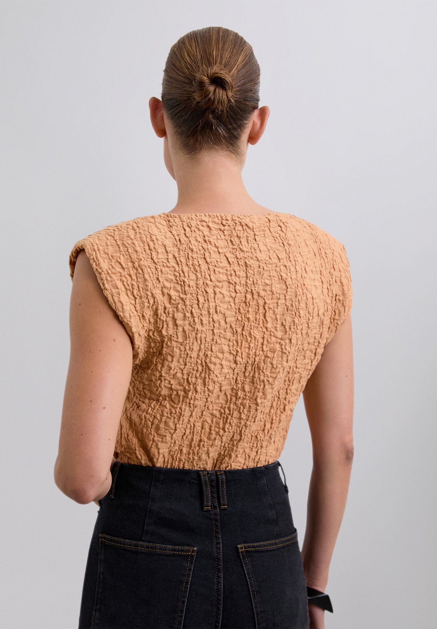TEXTURED T-SHIRT