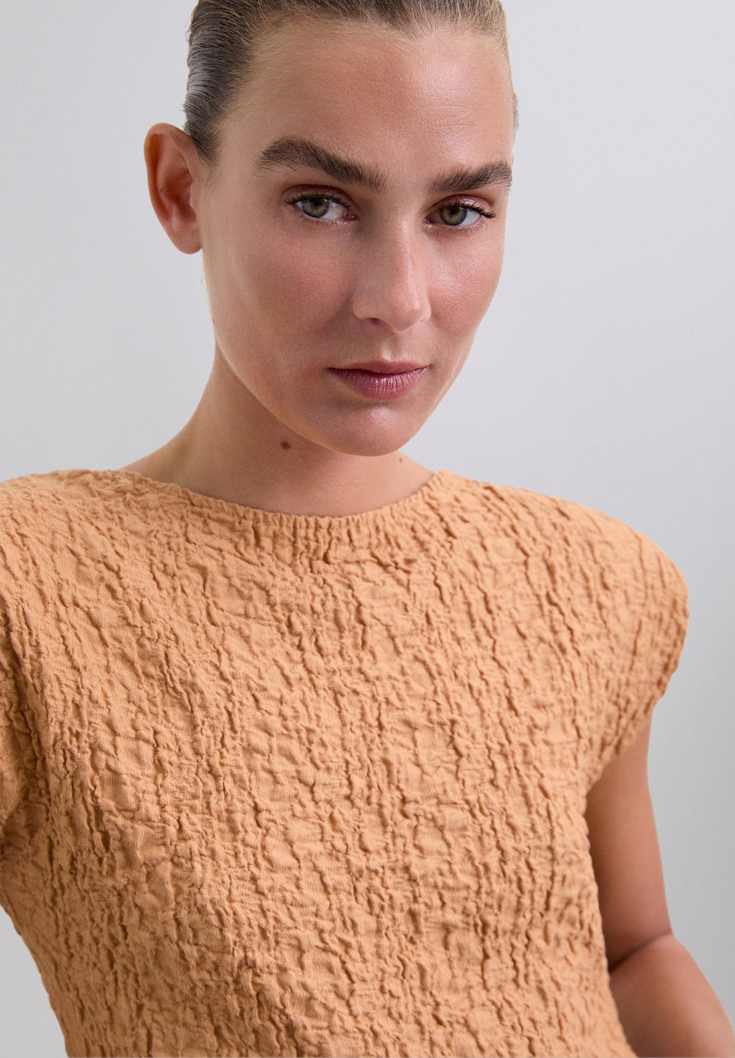 TEXTURED T-SHIRT