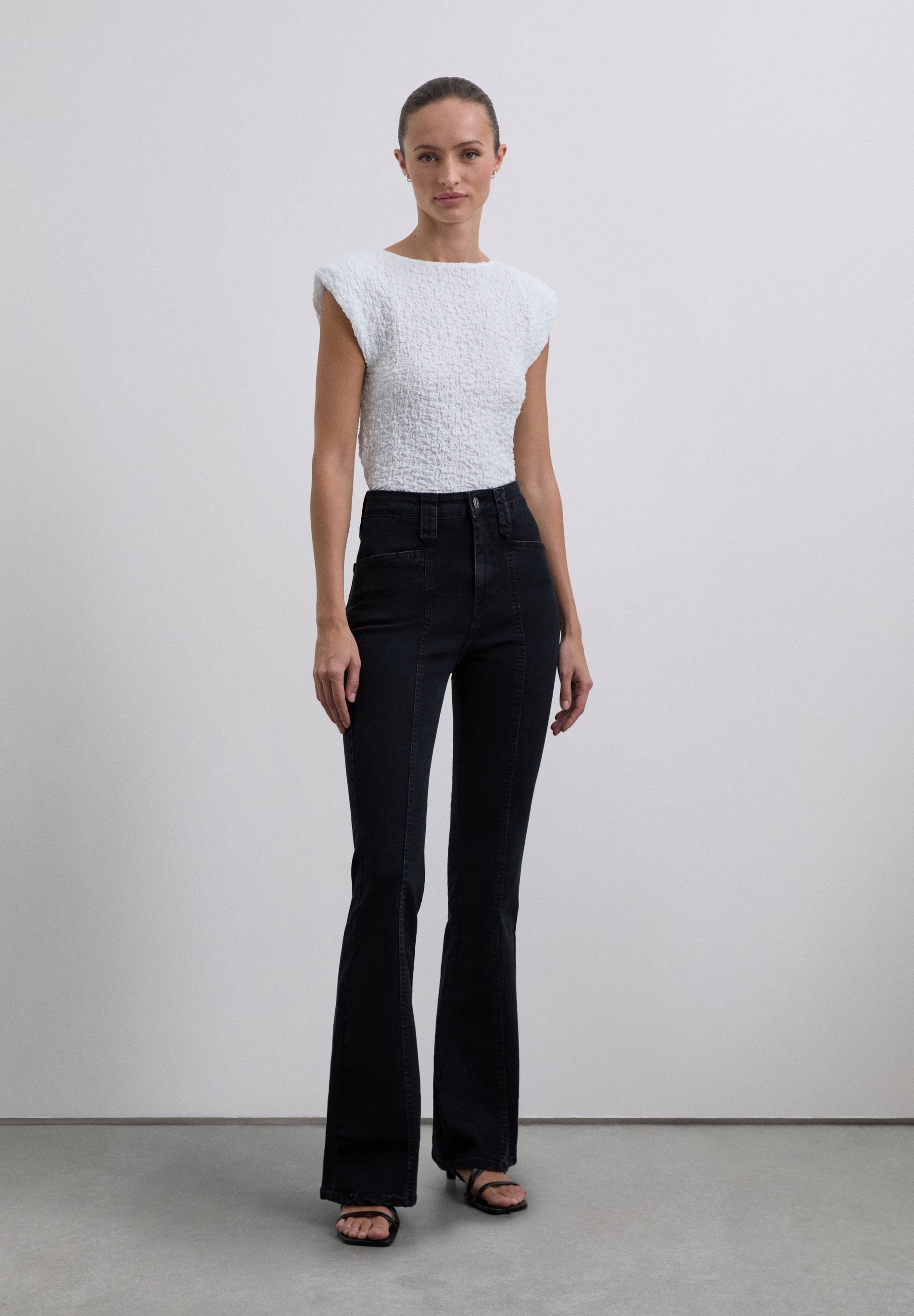 BOOTCUT JEANS
