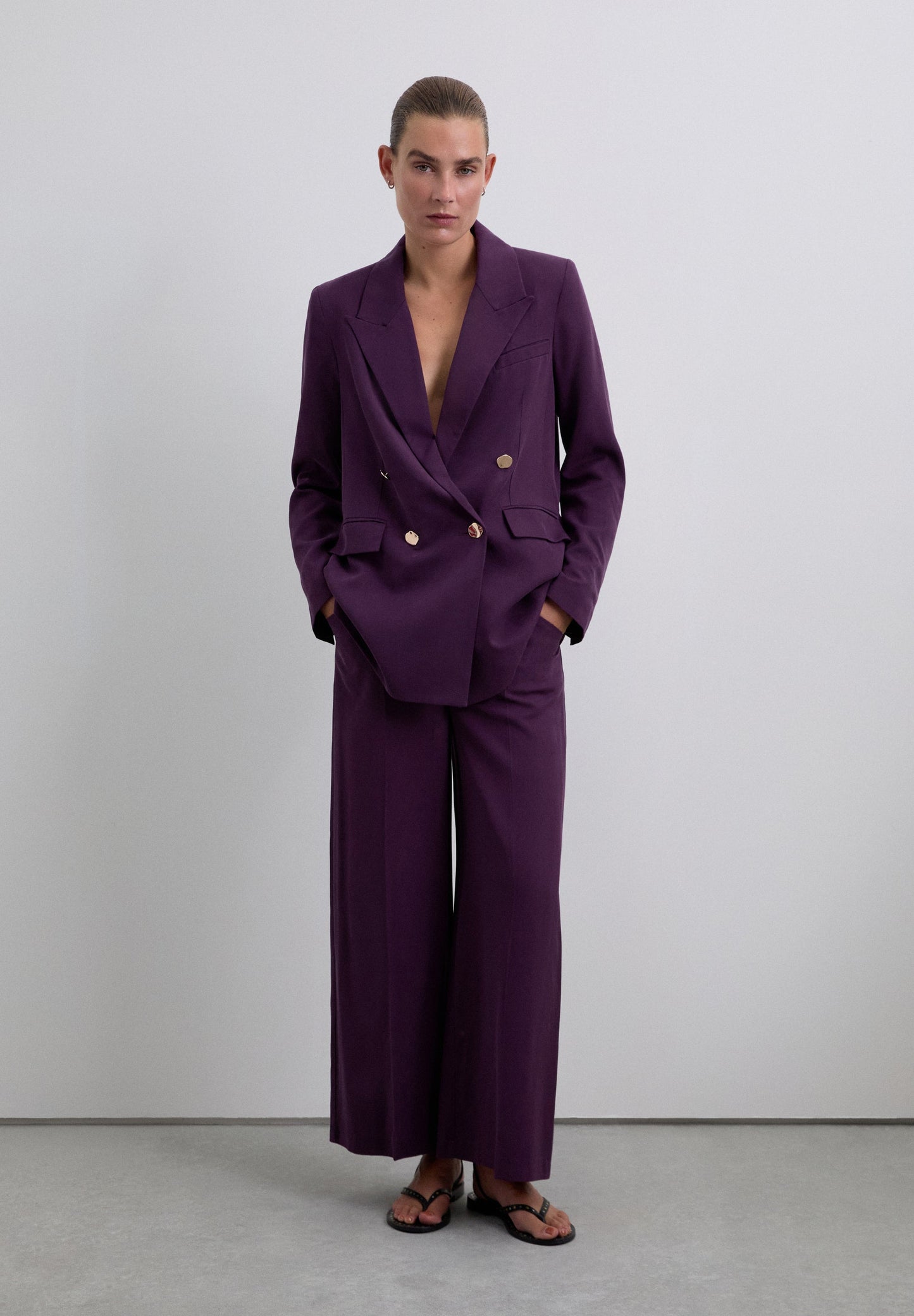 DOUBLE-BREASTED BLAZER