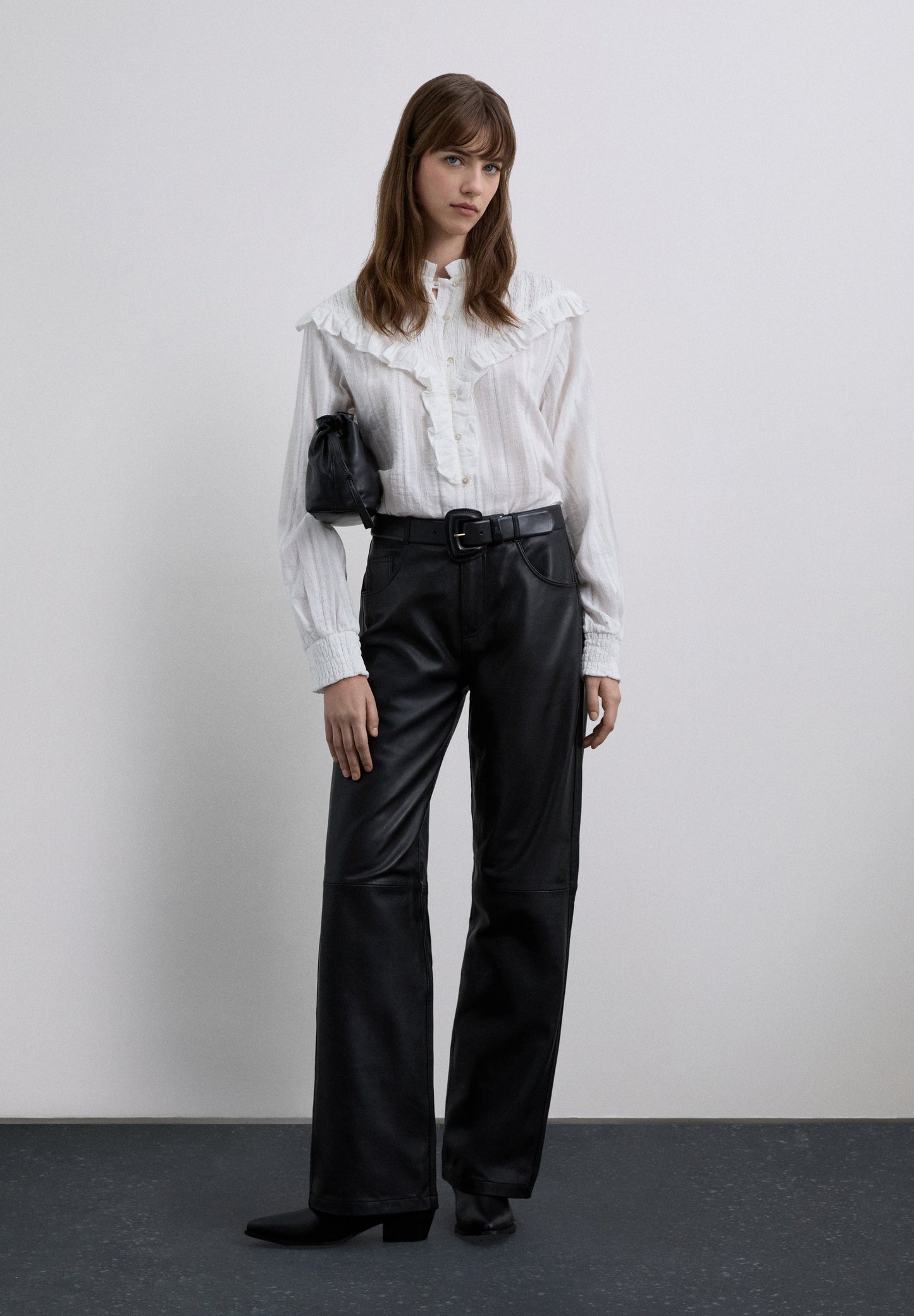 RUCHED BLOUSE WITH RUFFLES.