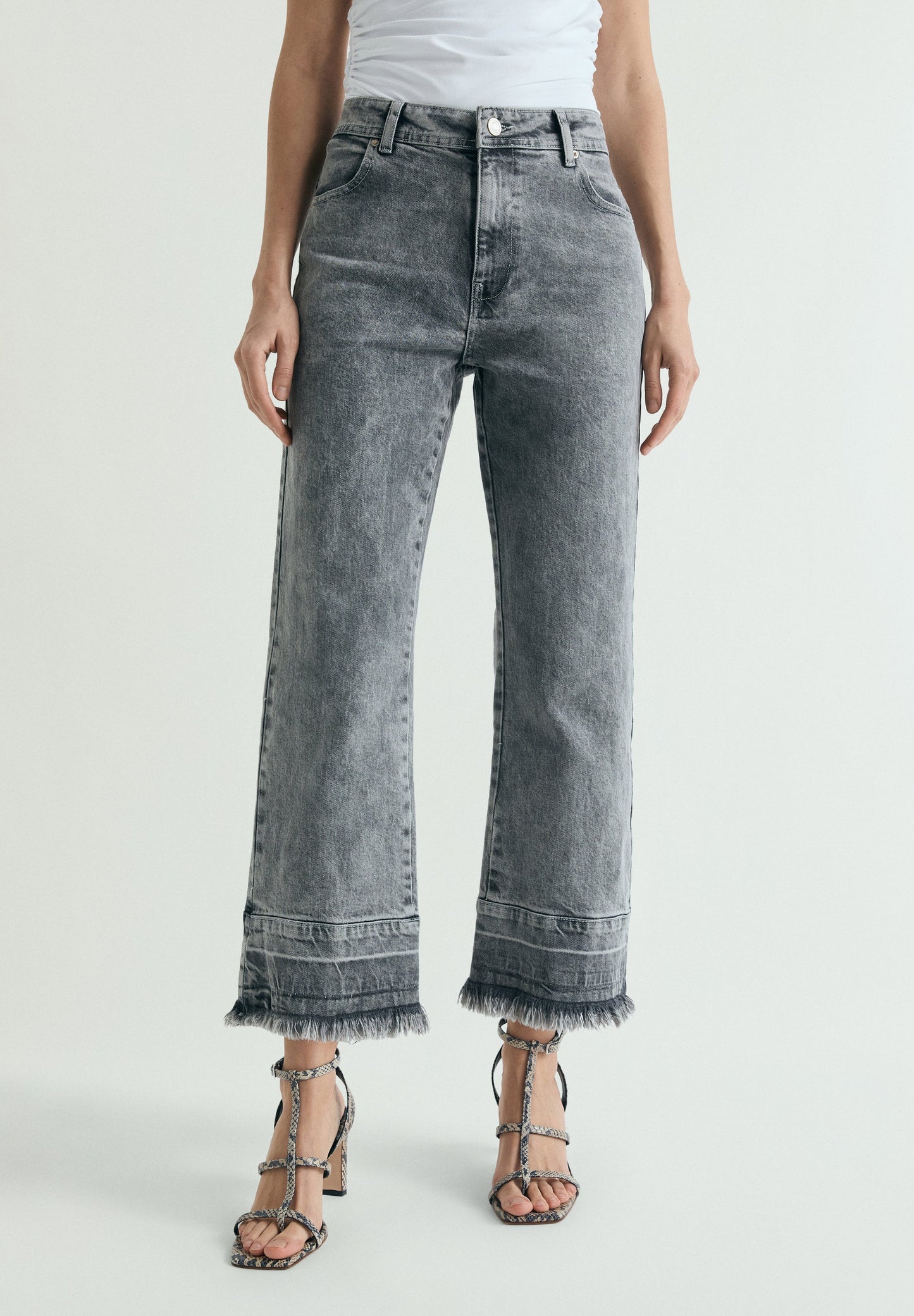FADED FRAYED EDGE JEANS