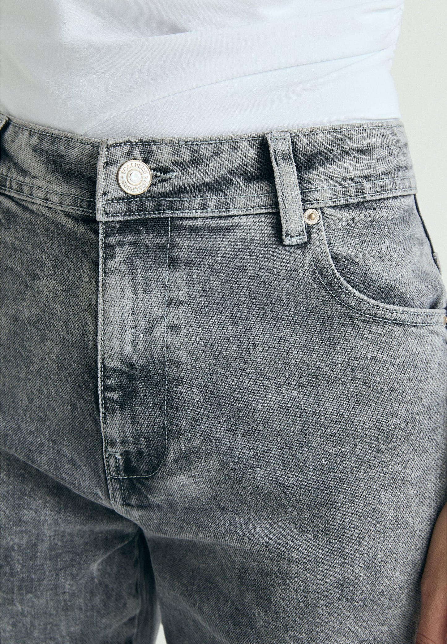 FADED FRAYED EDGE JEANS