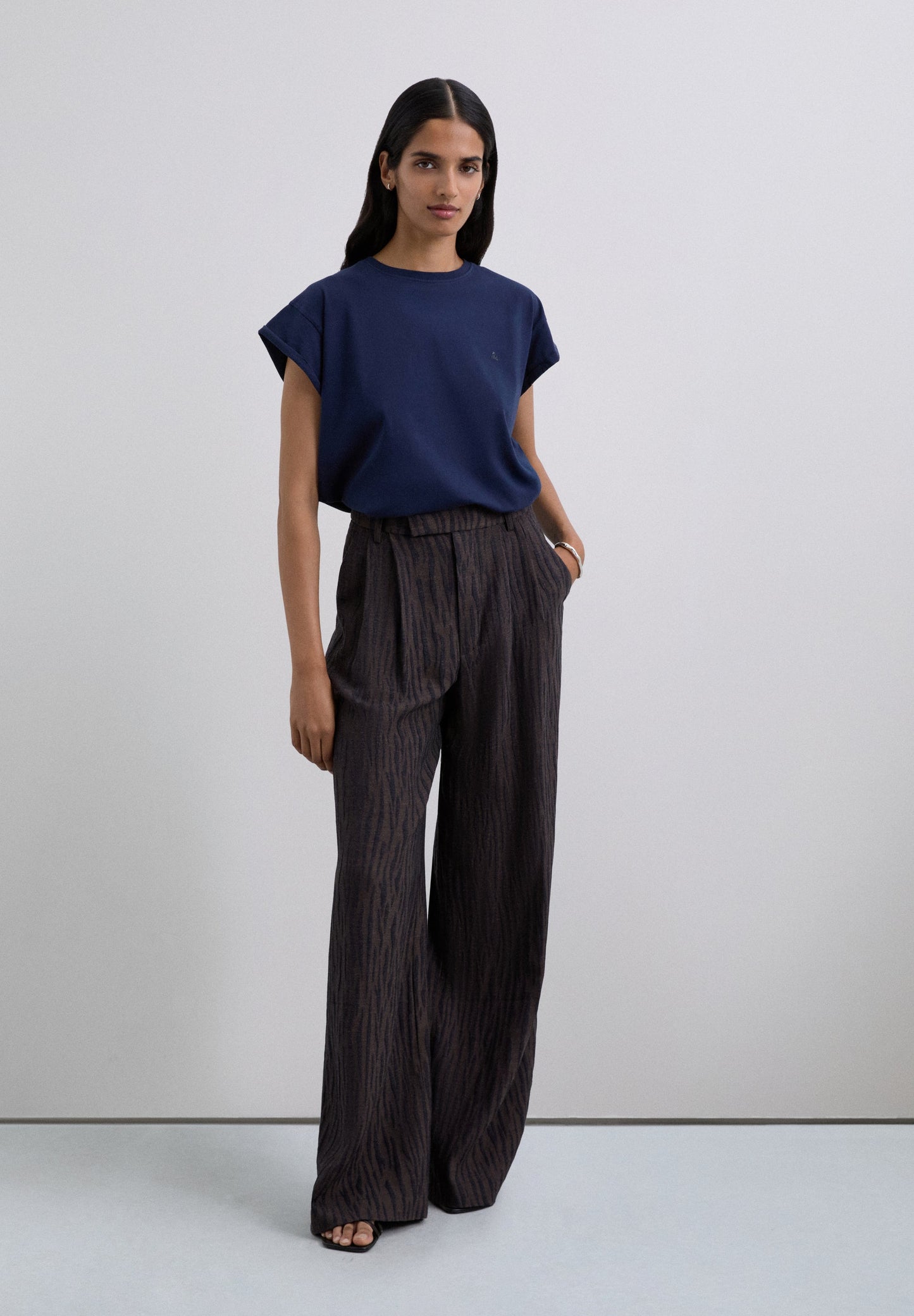 CAMISETA CALAVERA BORDADA - Scalpers