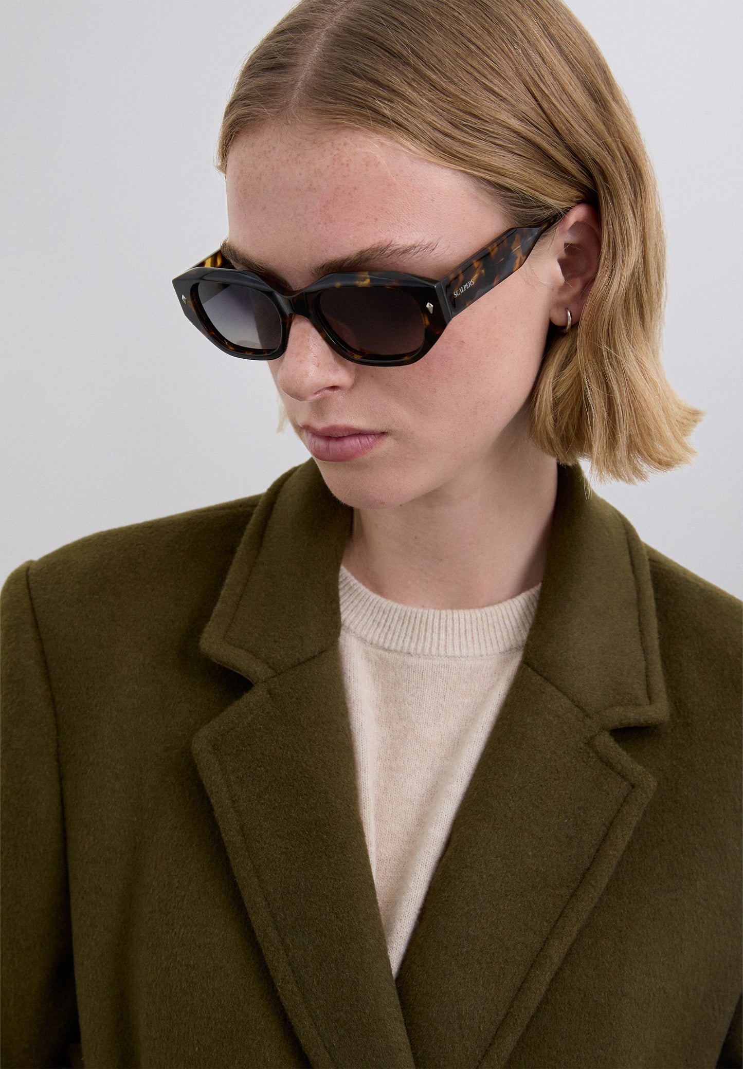 COAT WITH CONTAST BELT