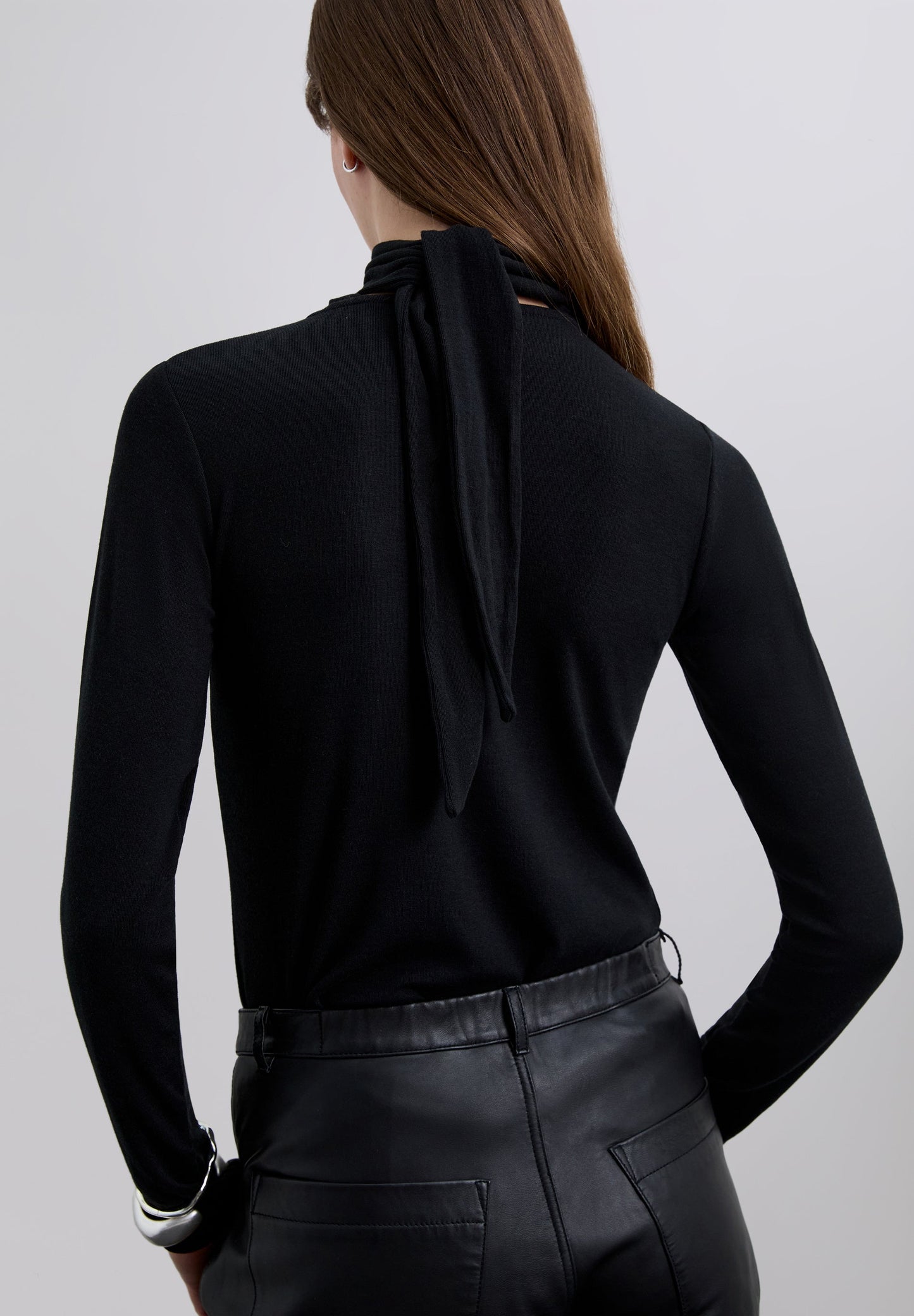 TURN-DOWN COLLAR T-SHIRT WITH TIE