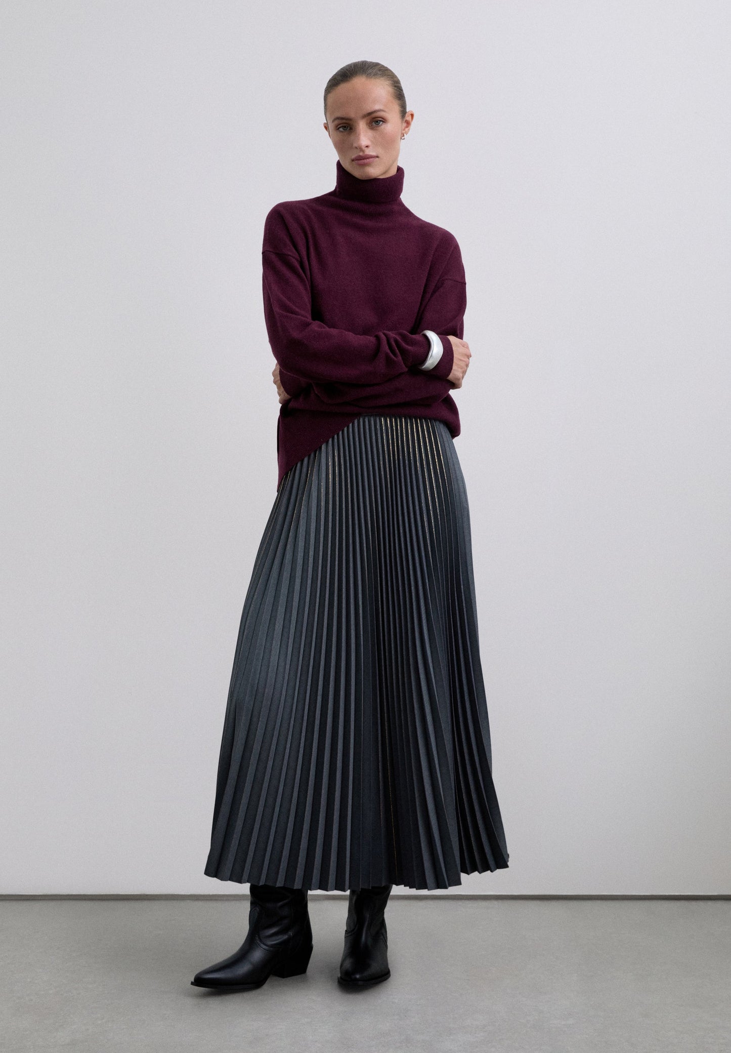 PLEATED SKIRT WITH LUREX DETAILS