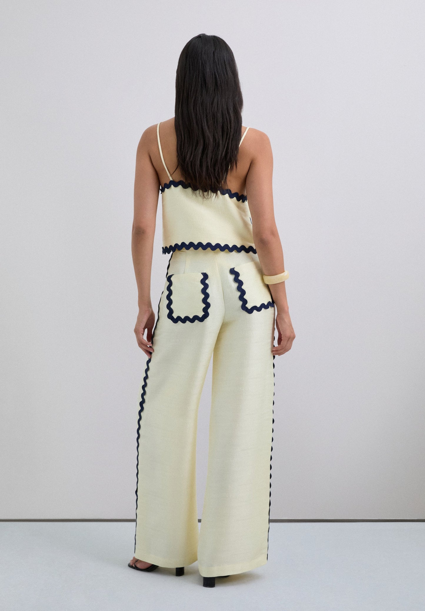 CONTRAST SCALLOPED TROUSERS