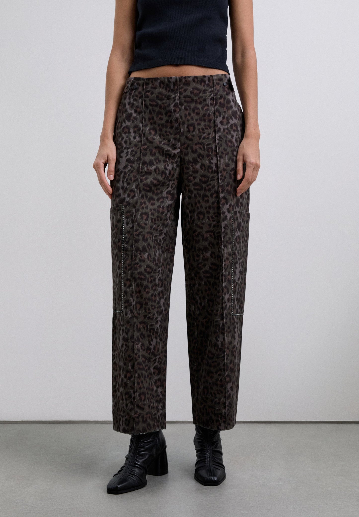STRAIGHT ANIMAL PRINT TROUSERS