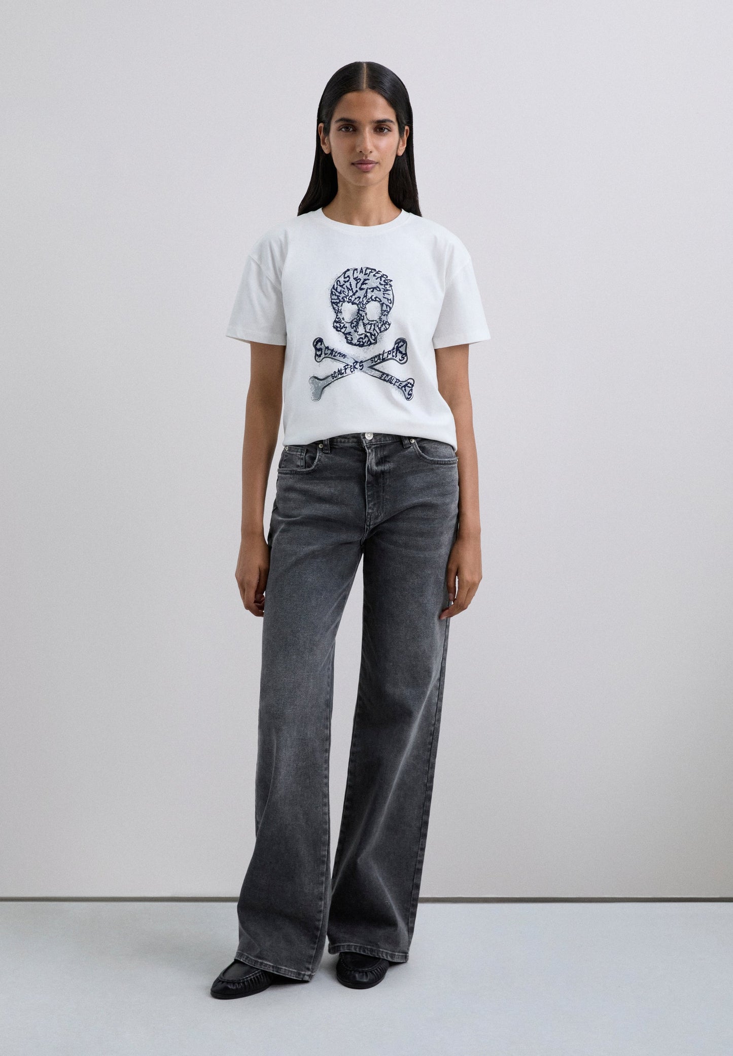 T-SHIRT WITH SKULL PRINT LOGO