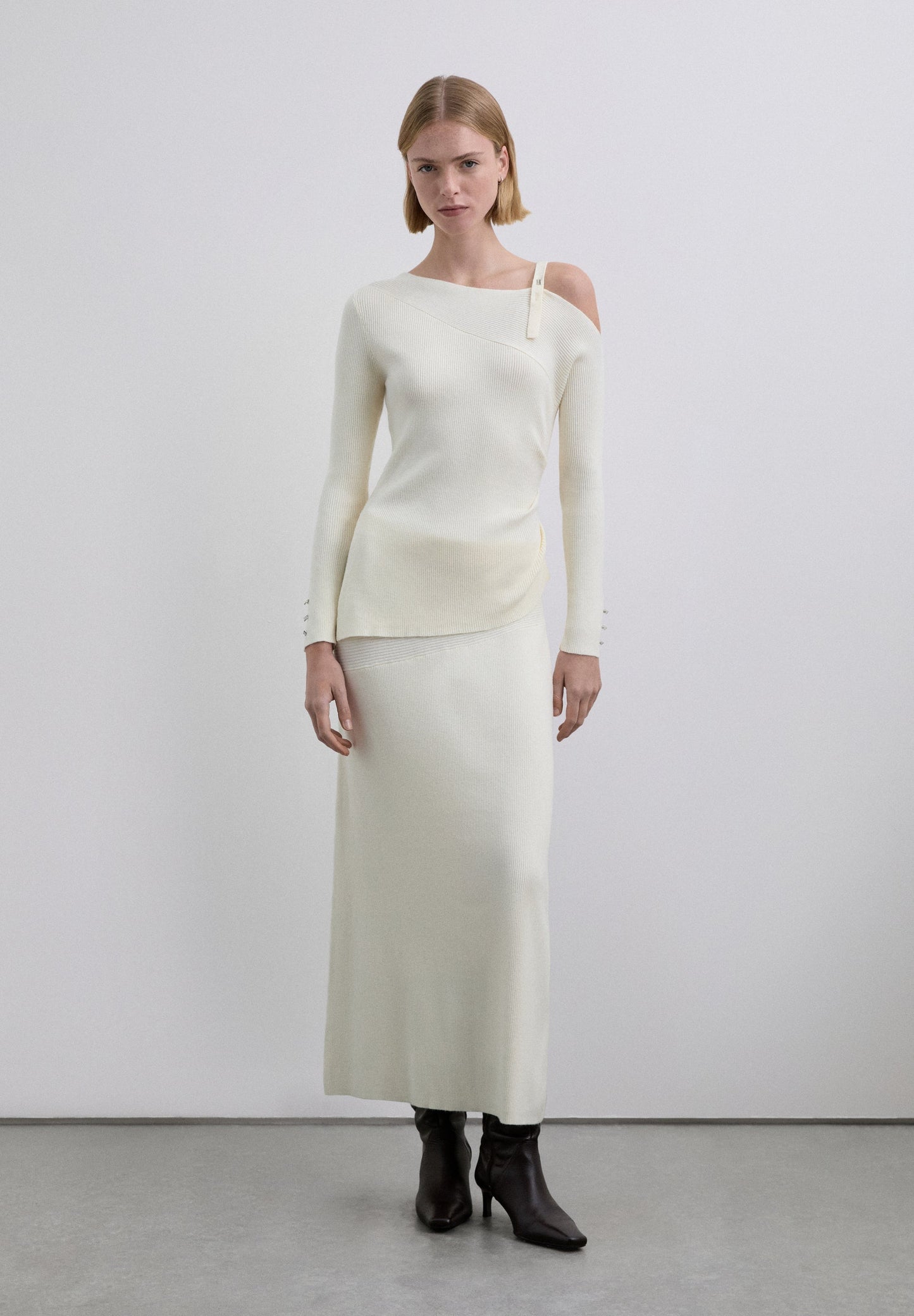 ASYMMETRIC RIBBED SWEATER