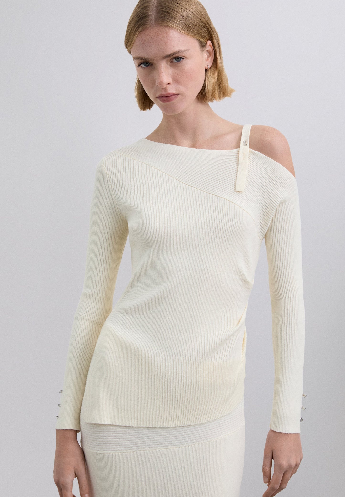 ASYMMETRIC RIBBED SWEATER